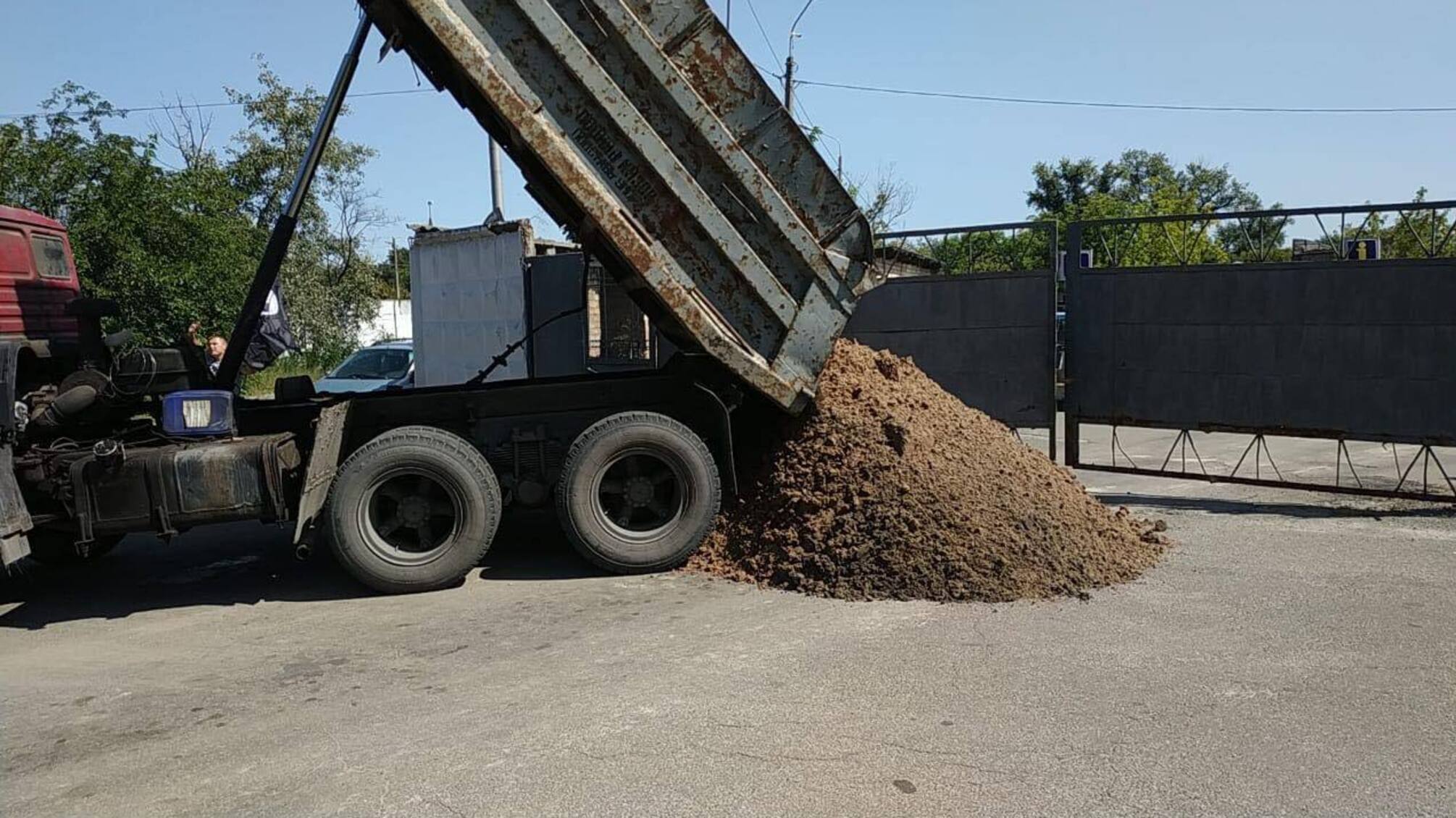 Прокуратура Київської області розпочала досудове розслідування щодо піщаних браконьєрів у Зазим'ї