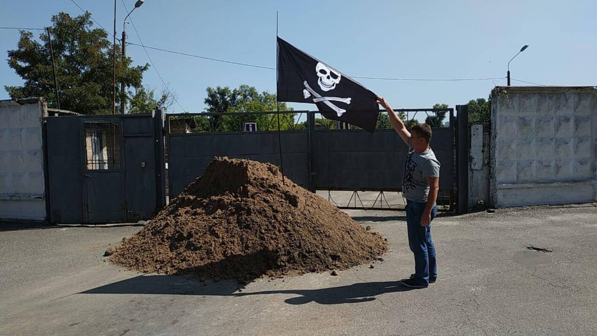 Столичне ШЕУ отримало 'чорну мітку' за співпрацю з піщаними браконьєрами