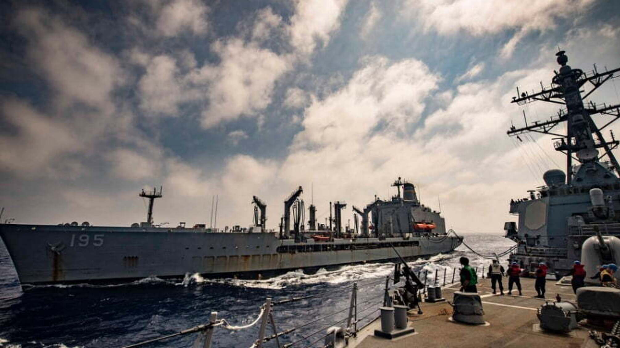 Американські кораблі з ракетними установками вже в Чорному морі – кадри