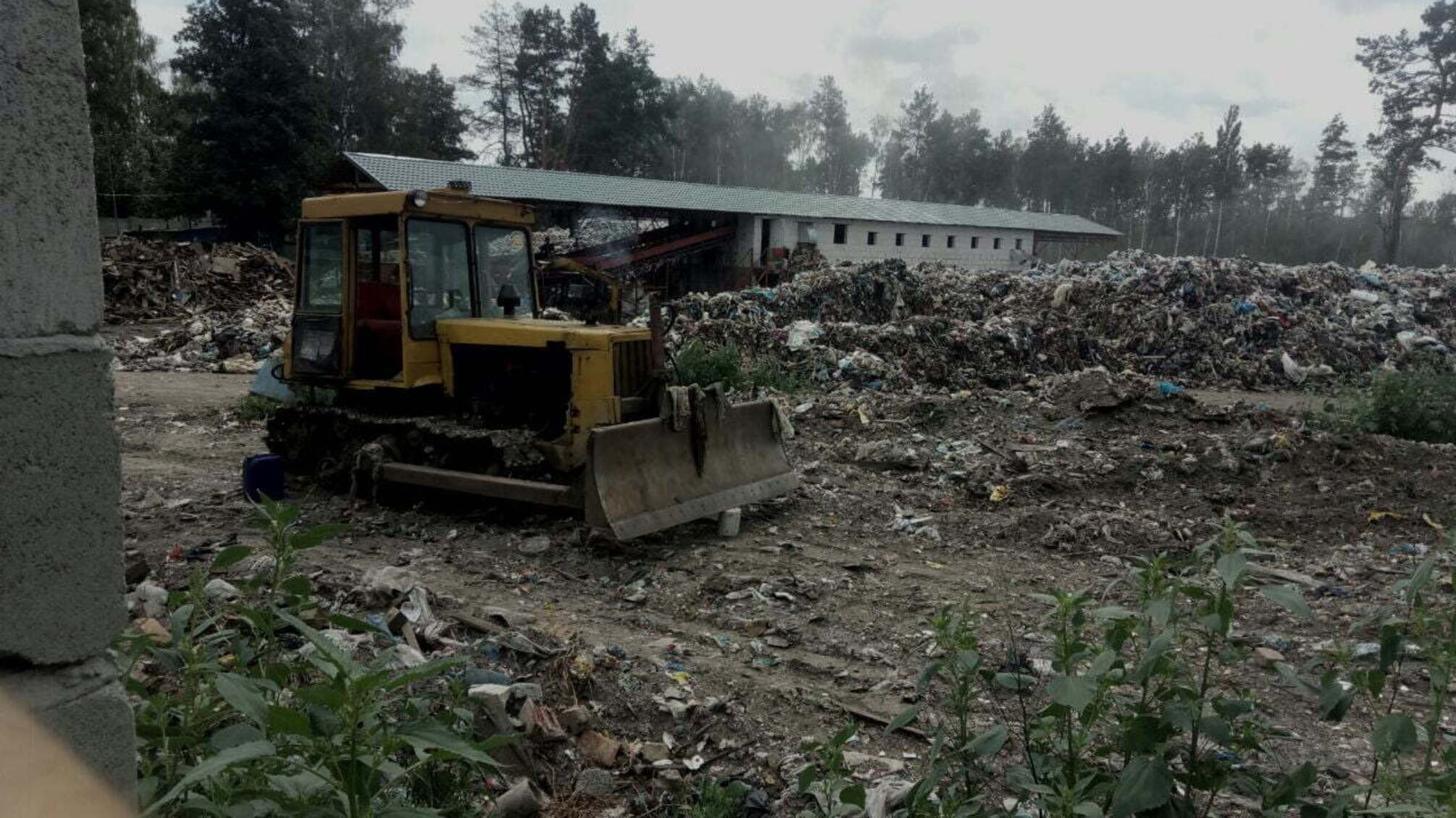 Біля селища Гаврилівка на Київщині виявлено велике сміттєзвалище (фото)