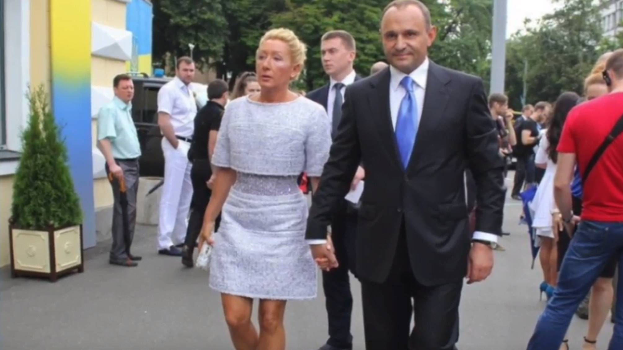 Вона знайшлась! Журналісти зустріли у Києві поплічницю міністра Присяжнюка – Лесю Софієнко