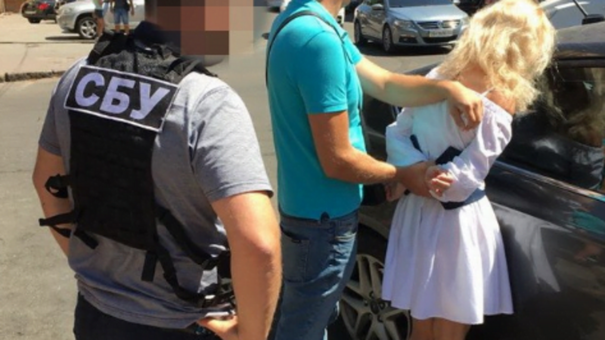 В Одесі чиновниця райвідділу Нацполіції брала хабарі золотом і валютою