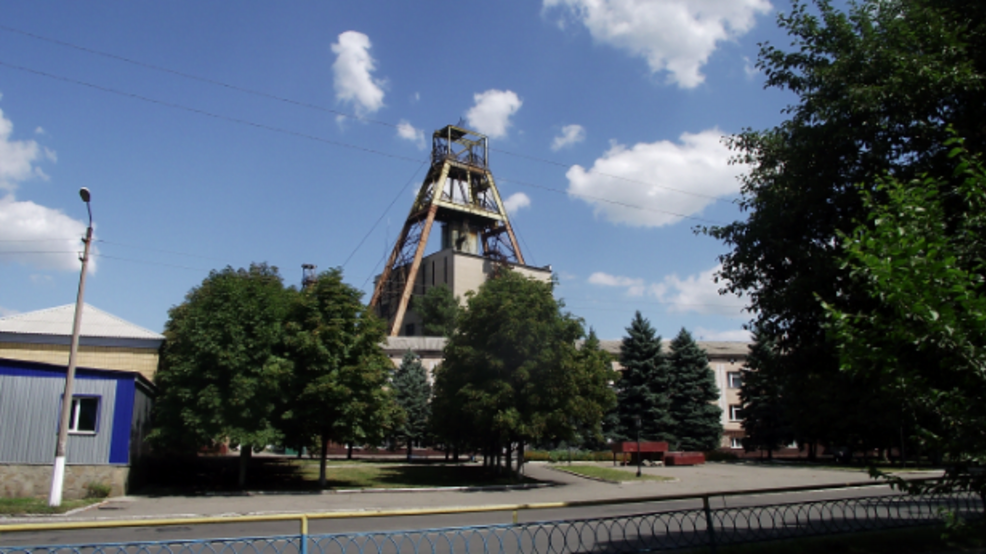У Сніжному знову похорон: терористи 'ДНР' вбили 2 шахтарів, перекривши на шахті повітря