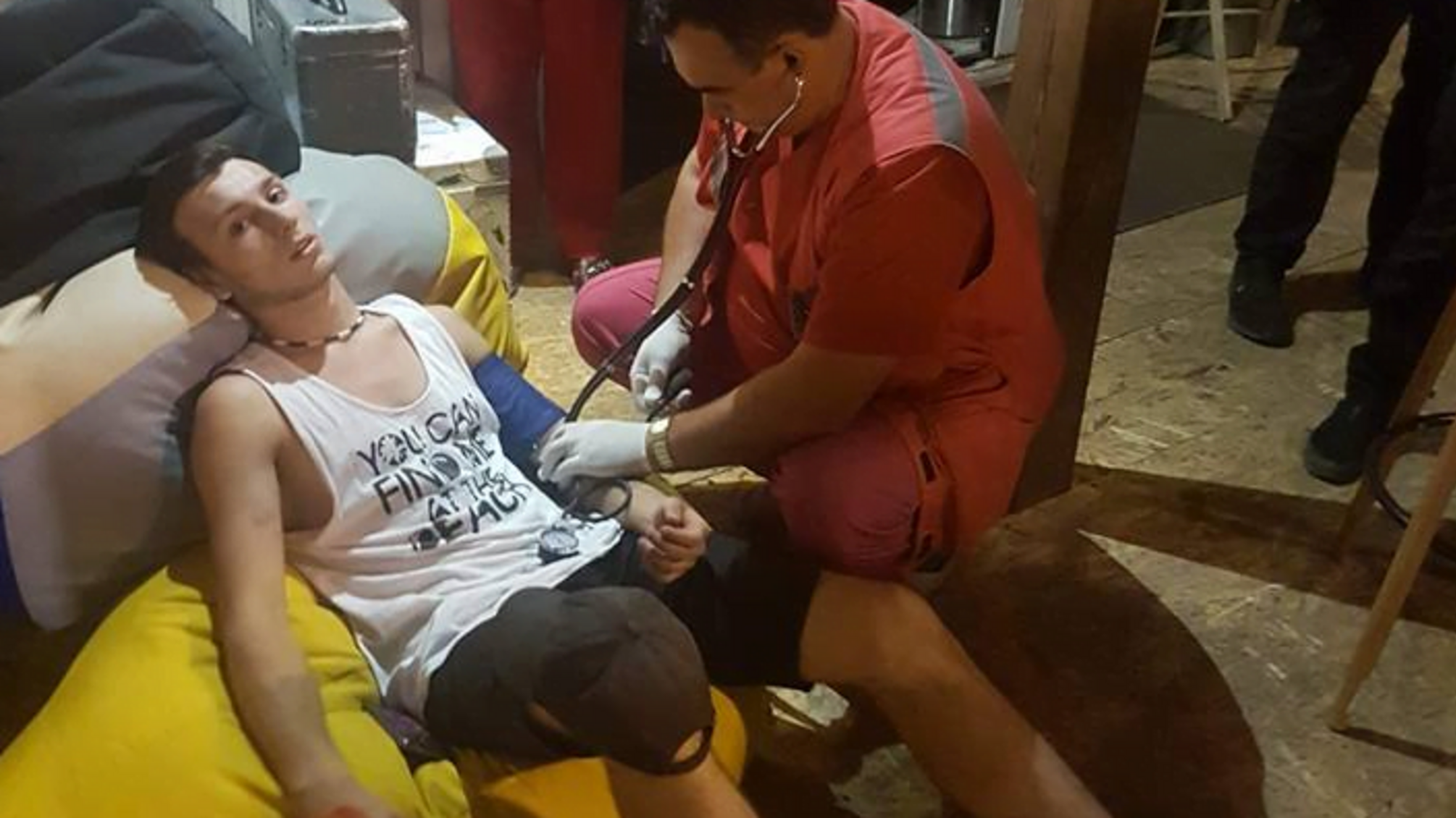 12 постраждалих за дві доби. Нападники носять символіку 'Нацкорпусу' (фото)