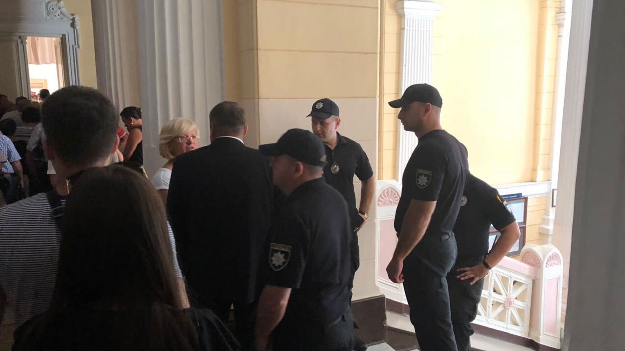 Одеський медуніверситет знову заміновано, будівлю оточила поліція (фото) ОНОВЛЮЄТЬСЯ