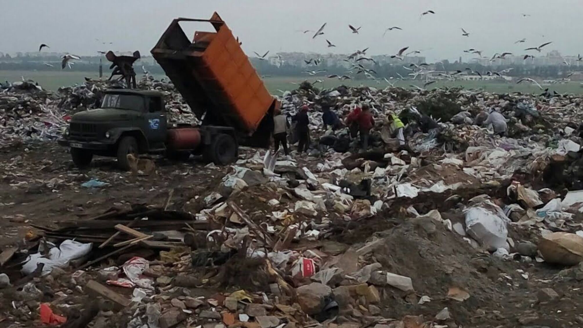 Не сміття, а рілля: землю під сміттєзвалищем у Вишгороді повернуть під сільгоспугіддя