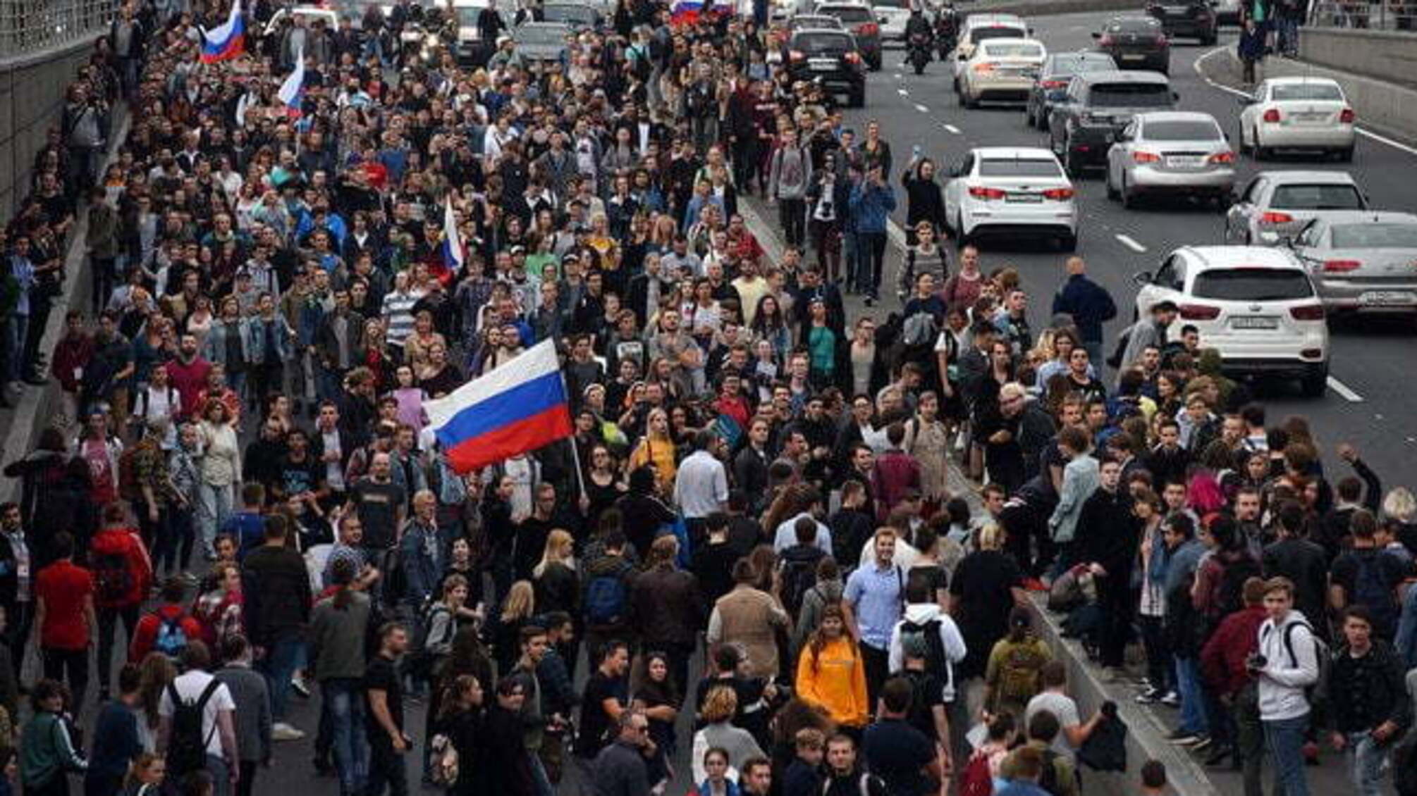 В ході протестів в Росії було затримано 14 представників ЗМІ, трьох побили поліцейські