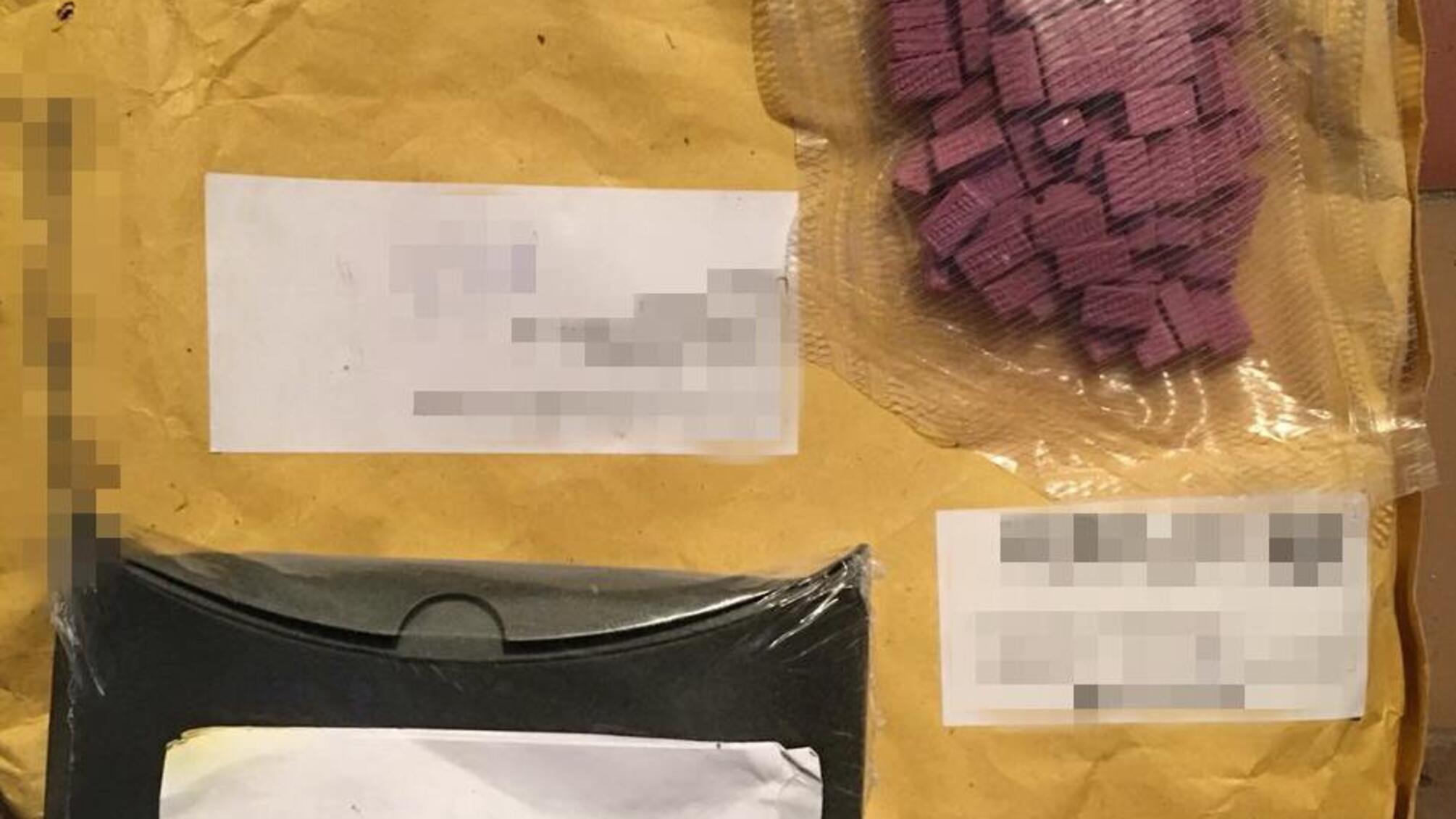 Марки ЛСД поштою - в Одесі затримано дилерів, які пересилали наркотики у поштових відправленнях