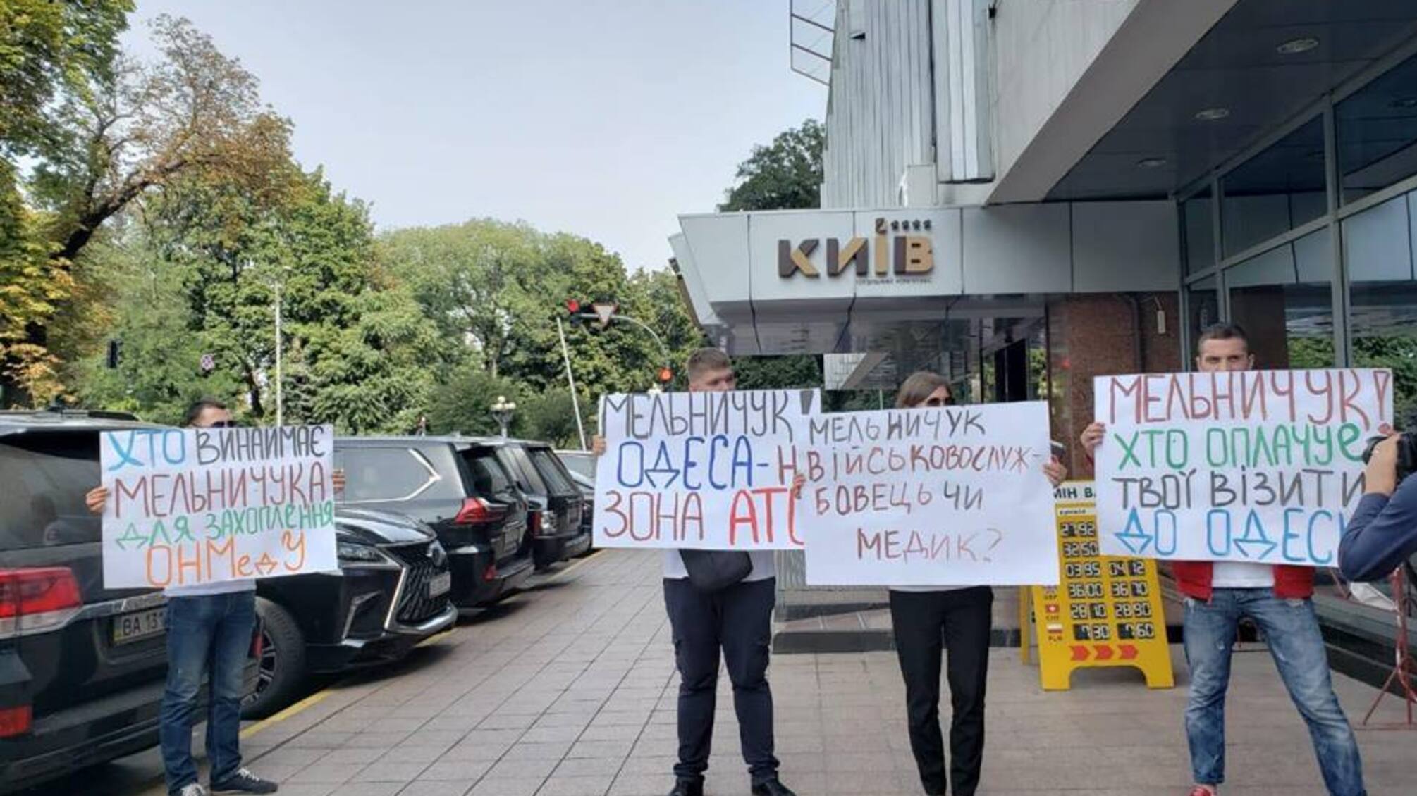 Військовий чи медик: нардепу Мельничуку під ВР 'поставили діагноз' через захоплення ОНМедУ