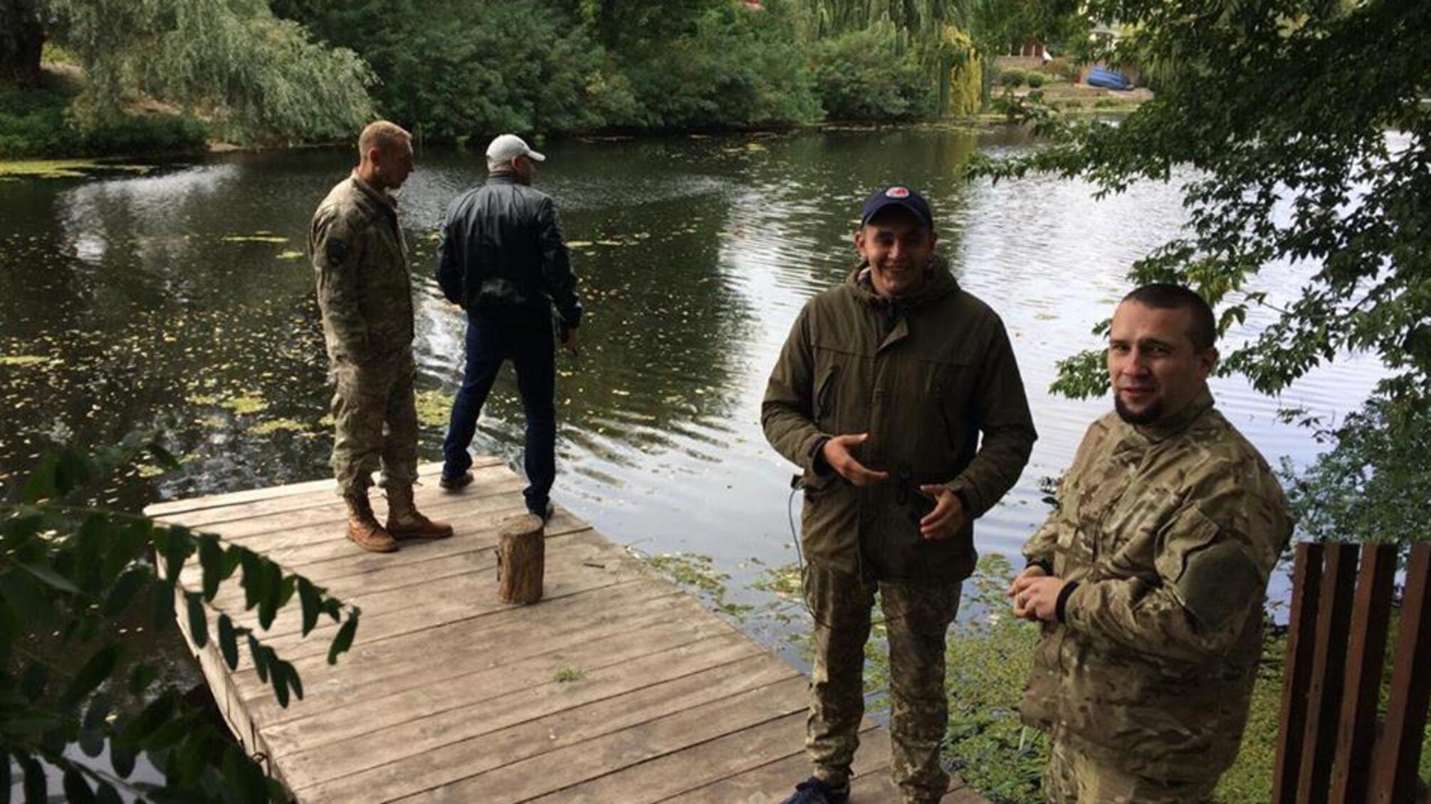 На Осокорках учасники АТО розбили наметове містечко: вимагають у рейдерки Софієнко повернути землю