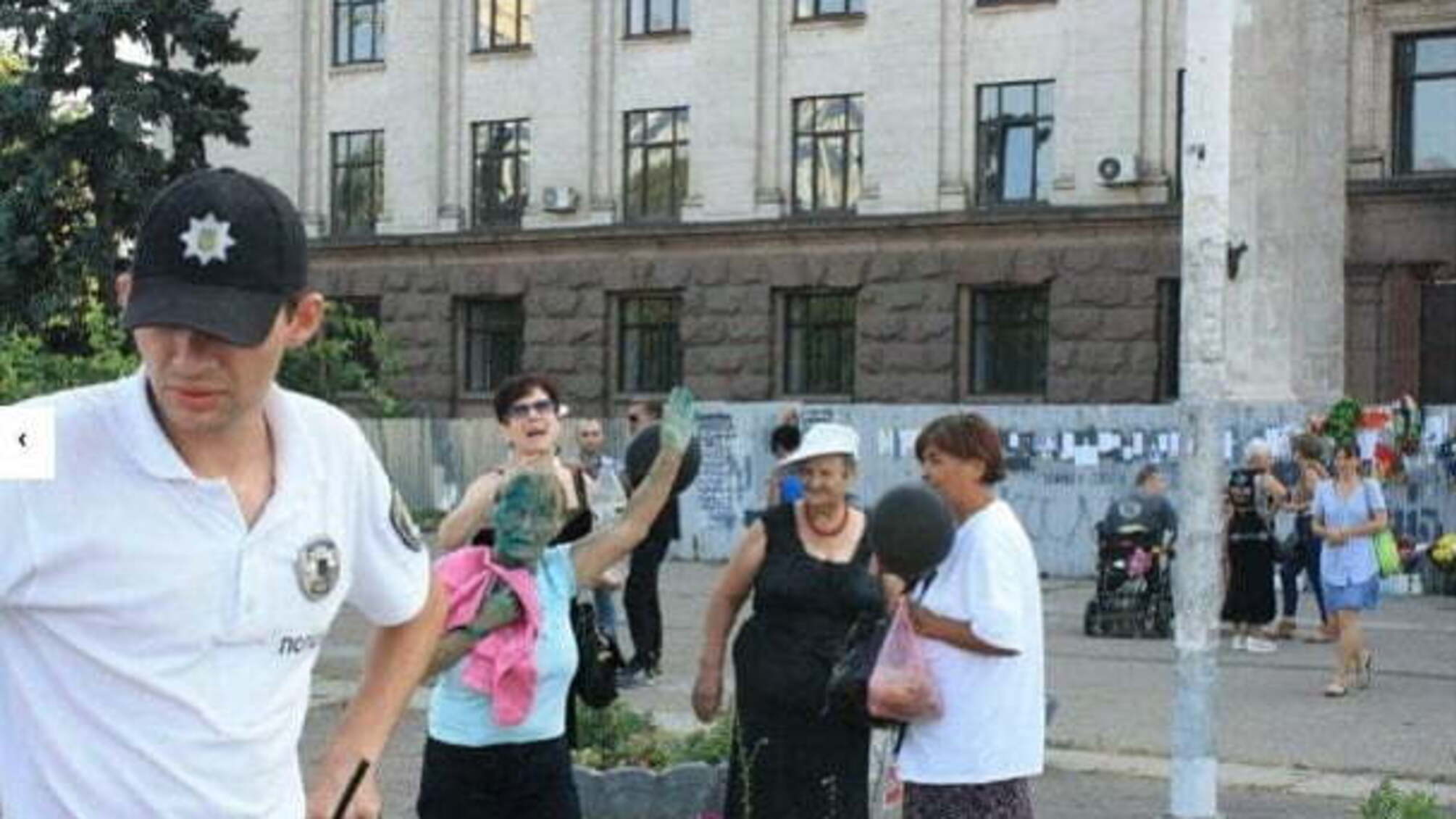 Зліт сепаратистів в Одесі: патріоти України швидко шанувальників Кобзона і Захарченка зеленкою (ФОТО)
