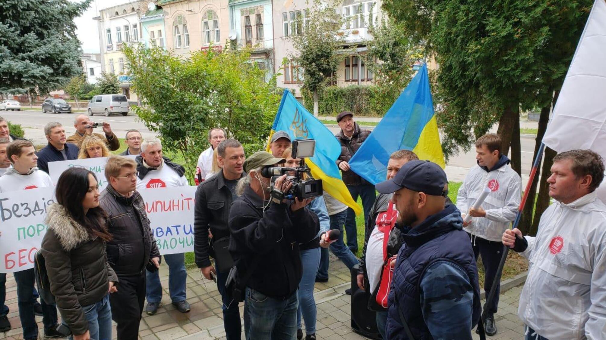 'Пусть бегут неуклюже' - як можновладці на Львівщині розбігалися від 'СтопКору'