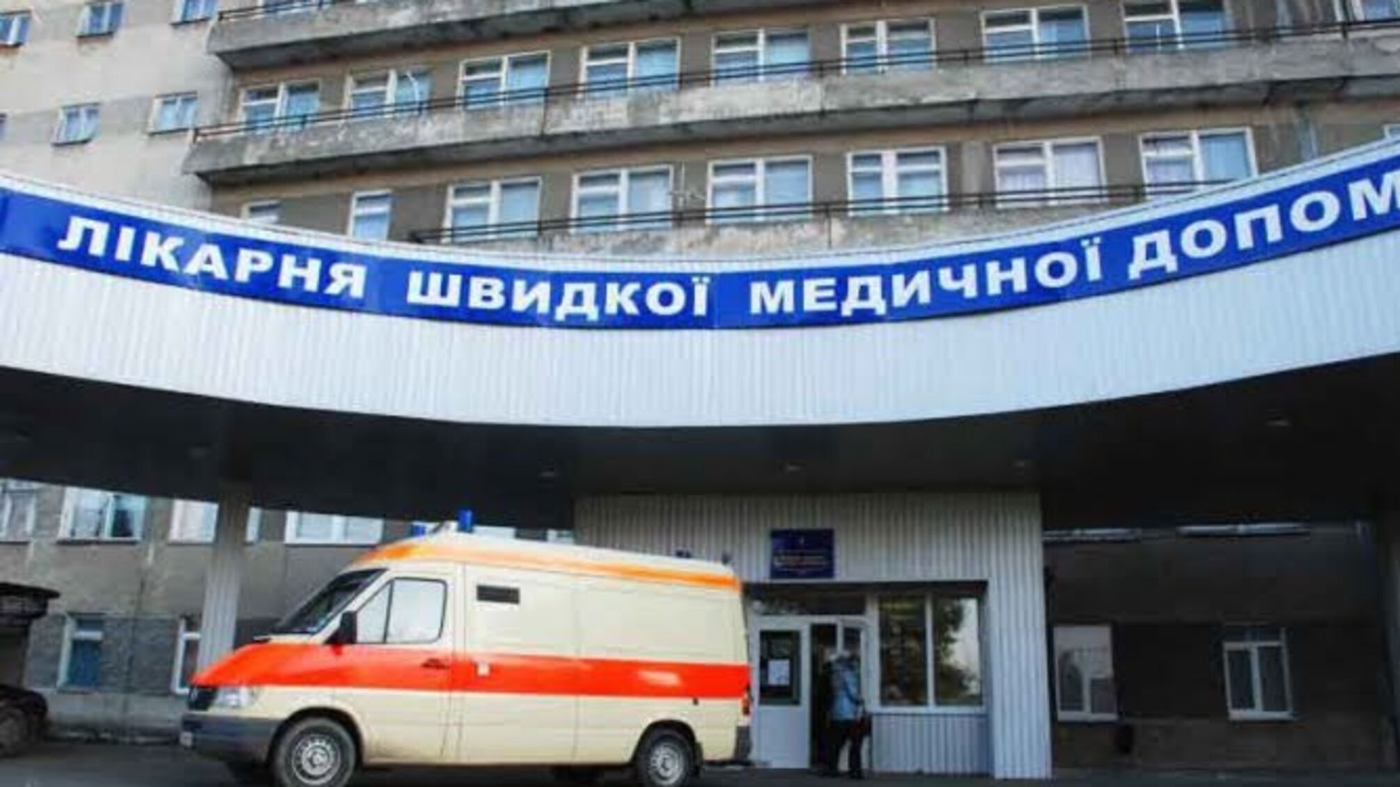 23 людини ледь не загинули на поминальному обіді на Івано-Франківщині