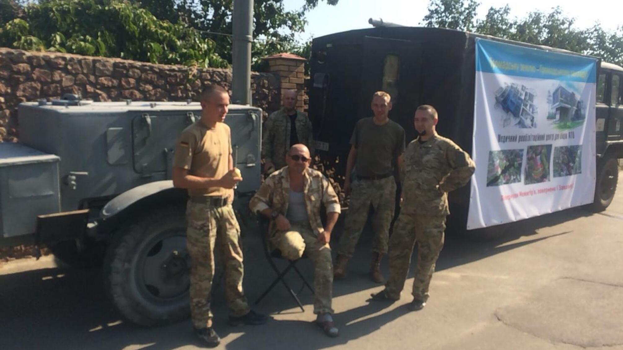 Солдатська каша: воїни АТО розгорнули польову кухню під будинком рейдерки Софієнко