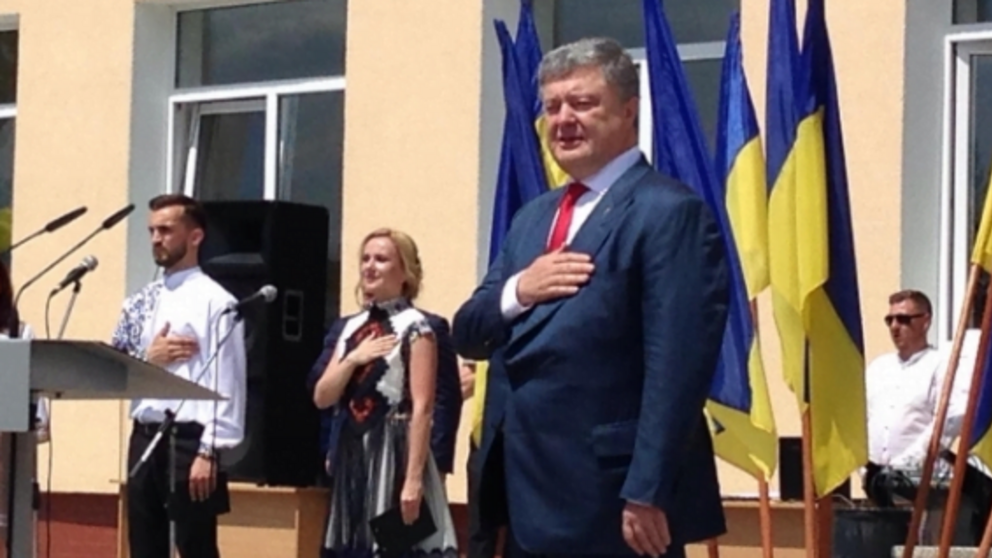 Порошенко дав обіцянку столичним школярам