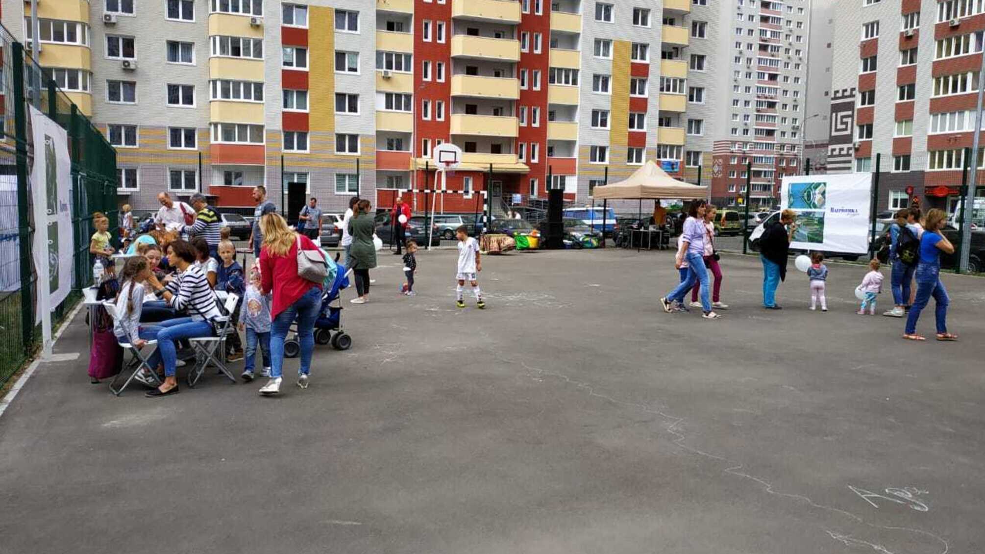 Собака бреше, караван іде – на столичних Осокорках провели черговий громадсько-розважальний захід