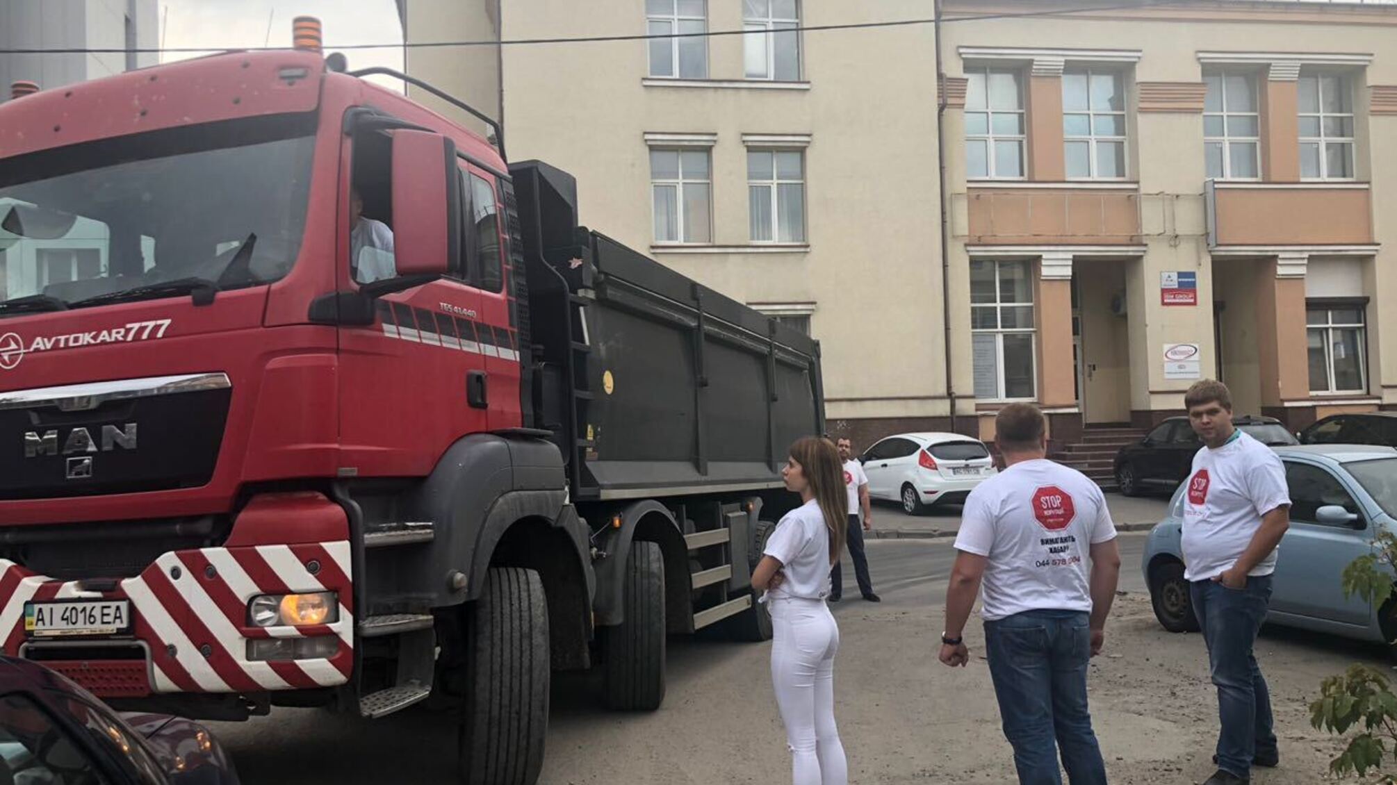 Попались: поліція перевірить закупки столичного заводу через співпрацю з браконьєрами