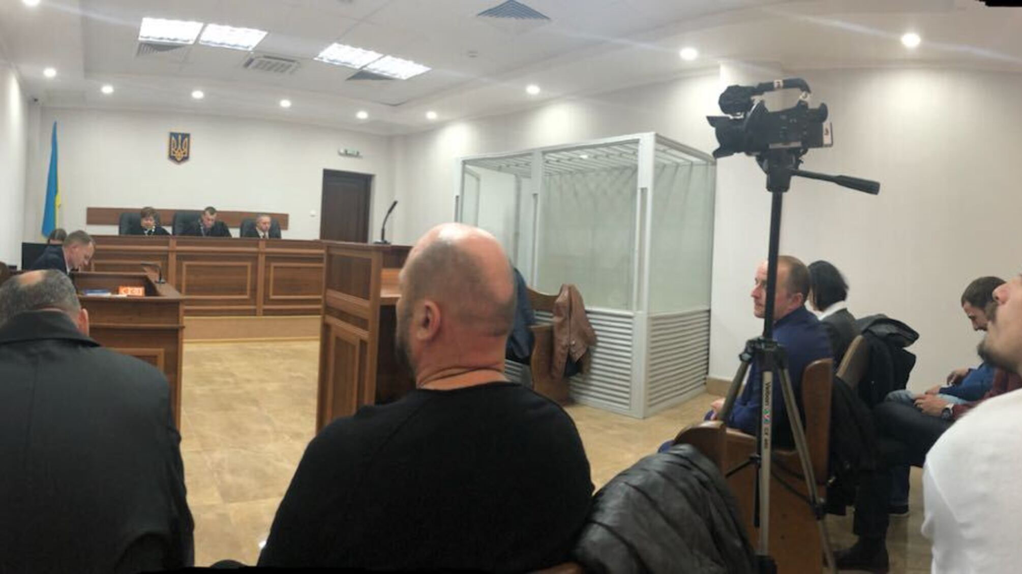 «Вас багато – я одна» – суддя обірвав прокурора та закрив засідання у справі про найбільший хабар в історії України