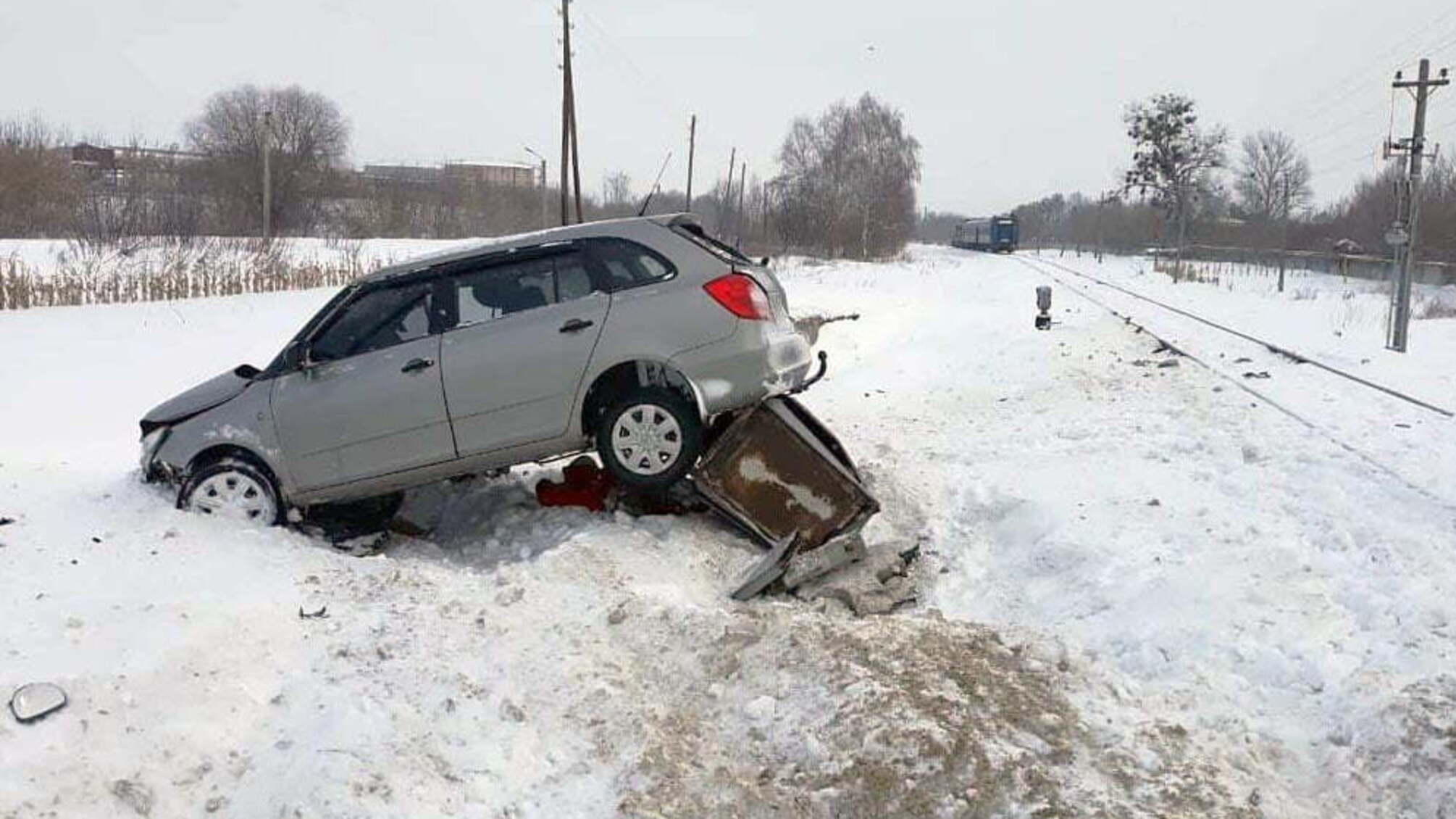 На Полтавщині автомобіль потрапив під електричку, є жертви