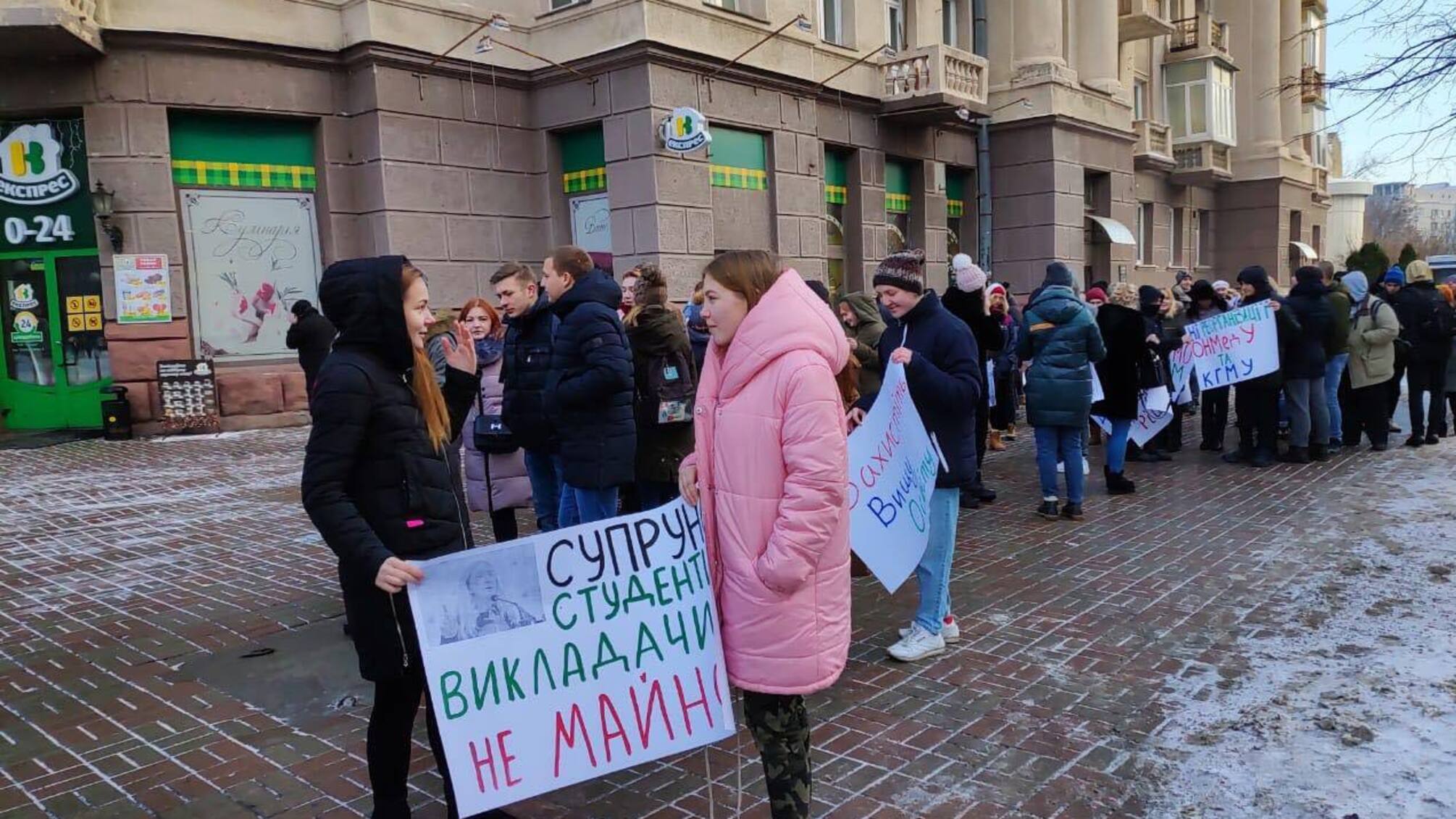 Супрун у відставку! Студенти медичних вишів країни вийшли на протест через плани МОЗу з реорганізації ОНМедУ