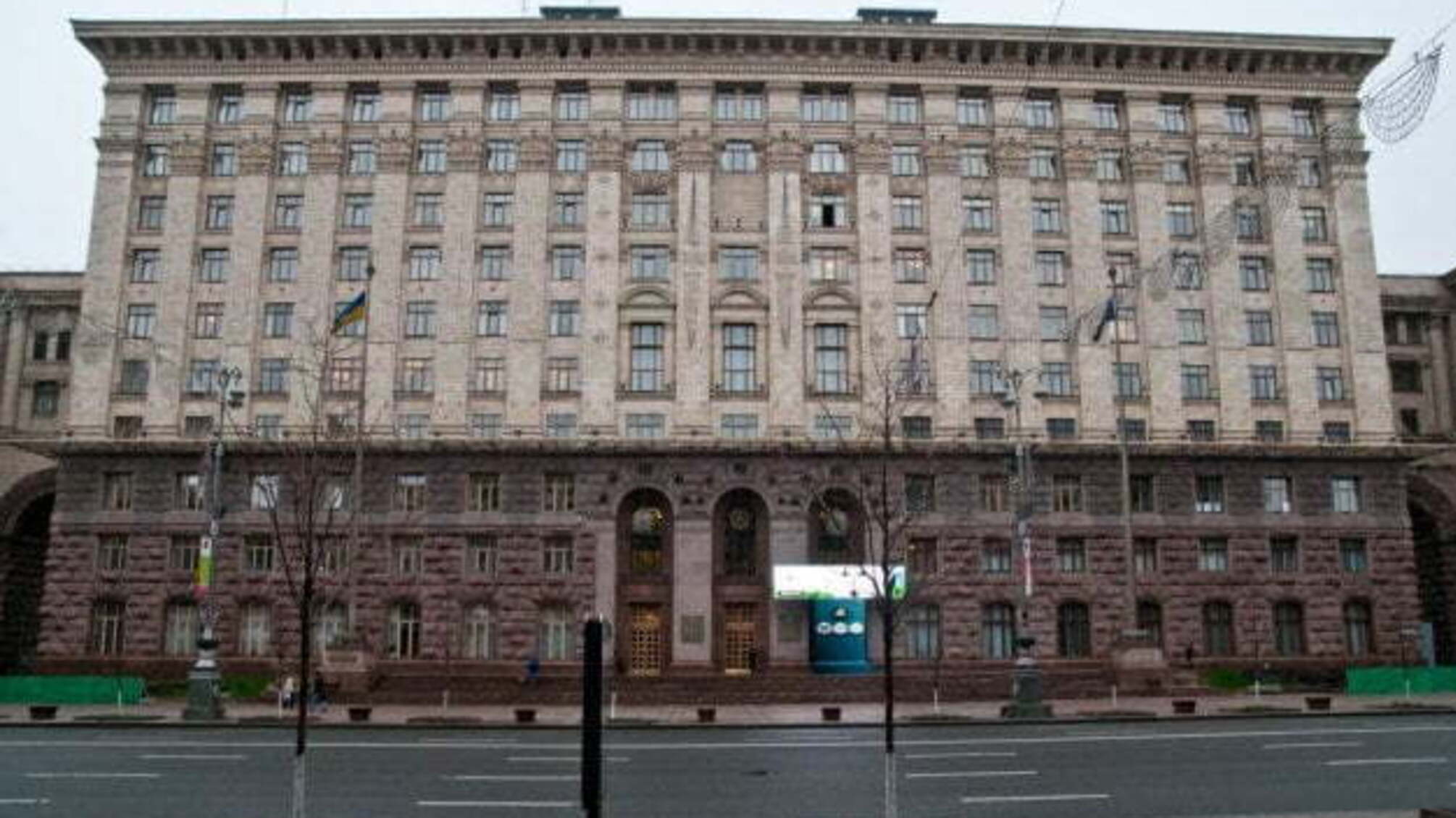 Бюрократія на користь браконьєрів? Як у Києві нелегали вивозять пісок, поки Київрада офіційно розриває з ними договір