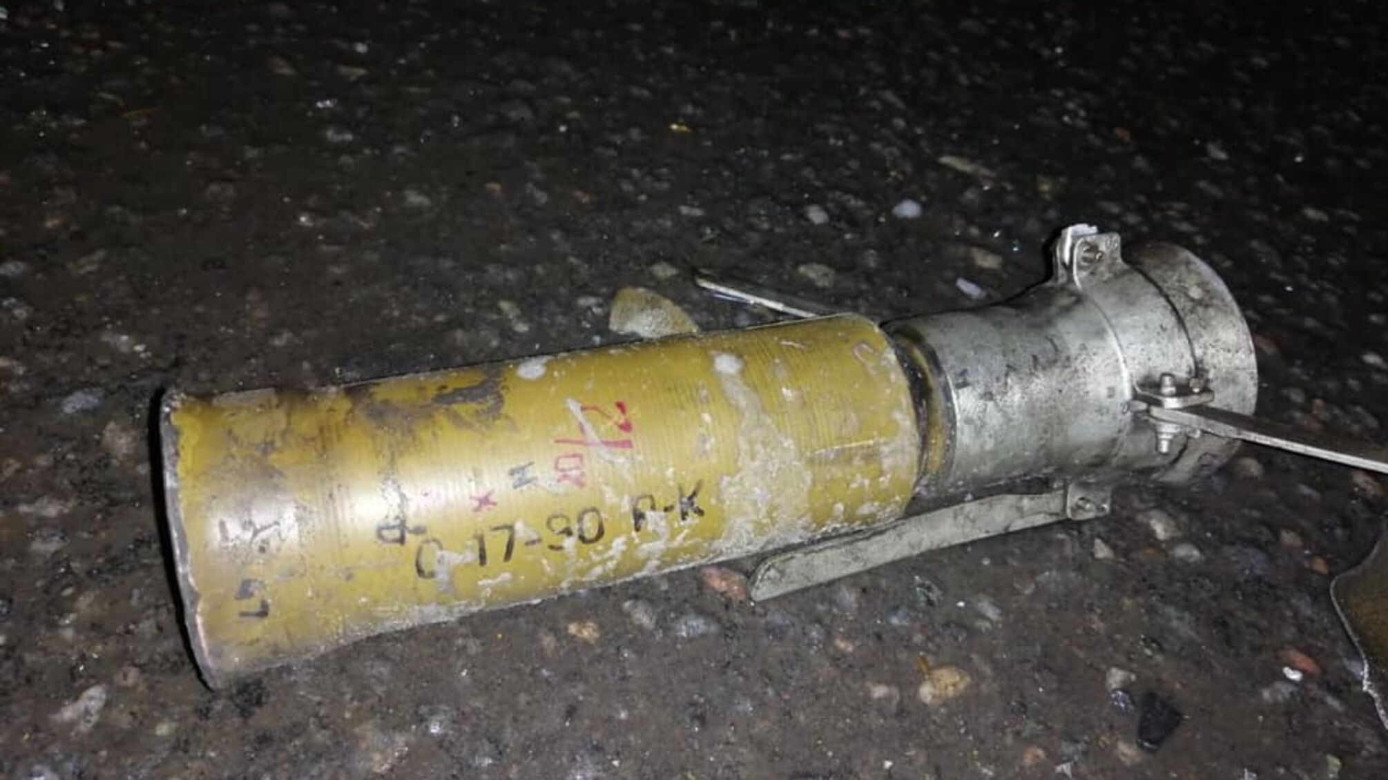 У Дніпрі невідомий стріляв з гранатомета в автомобіль з людьми (ФОТО)