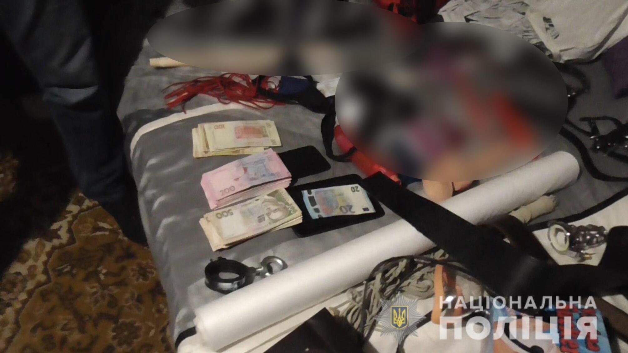 Сама собі оператор, актор та продавець – у Харкові немолода жінка знімалась у порнографії та розповсюджувала її