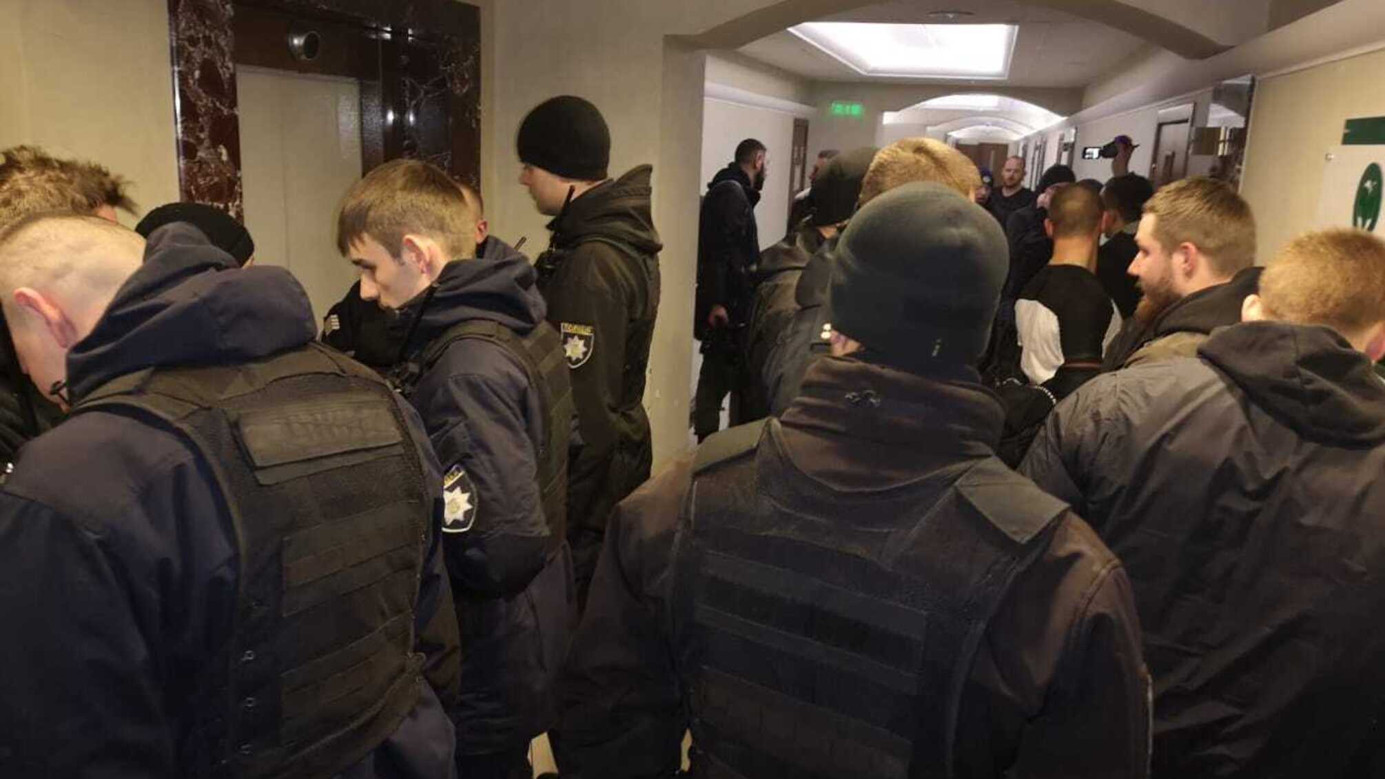 “Були колючі, ріжучі, наркотичні” – правоохоронці затримали нападників на офіс ТОВ “Росток-Холдинг” (ВІДЕО)
