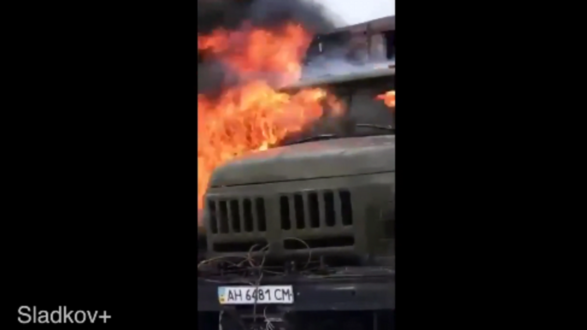 Підрив військового 'Уралу' на Донбасі: відео підірваної вантажівки – машина згоріла за секунди
