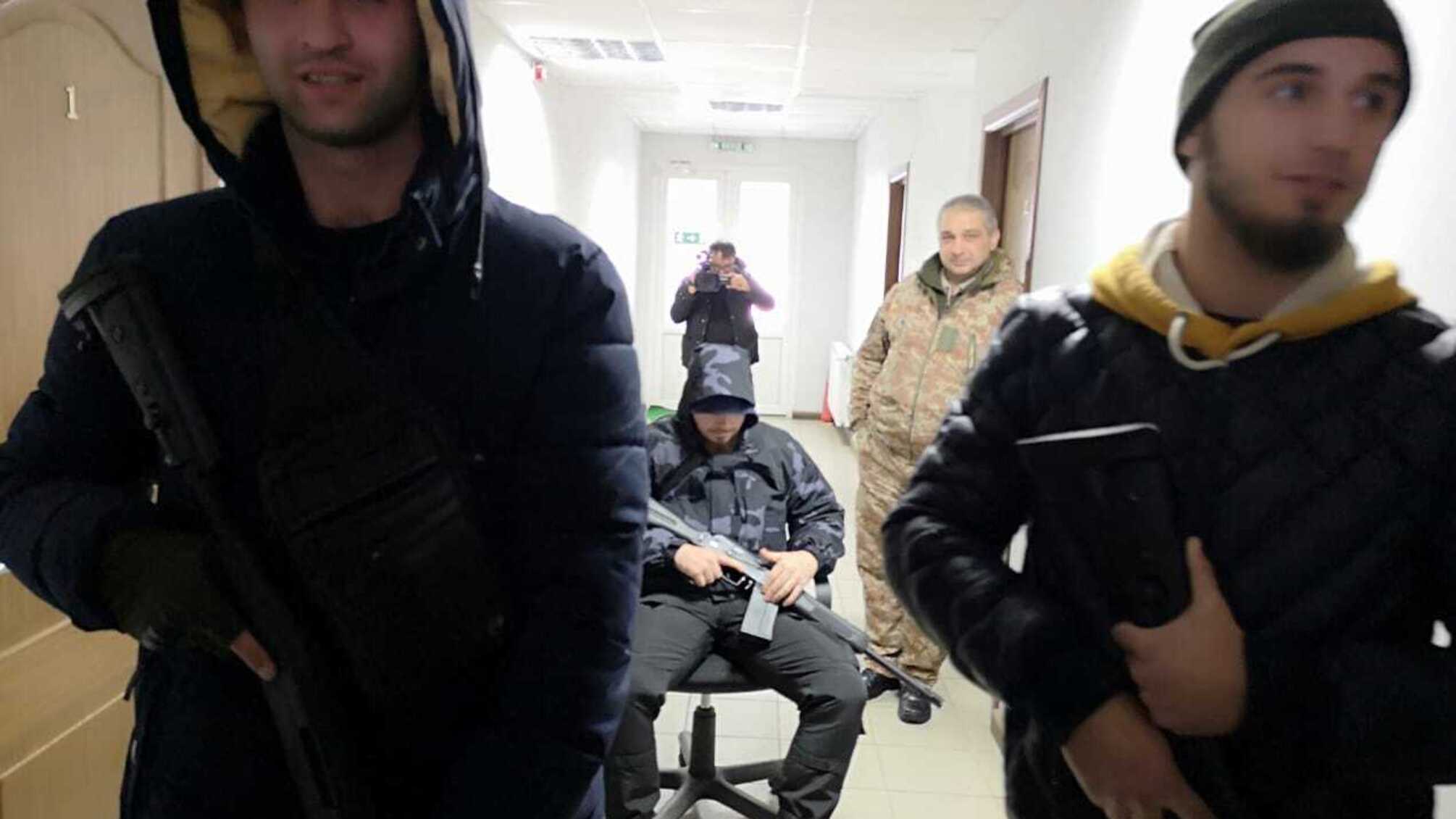 Озброєні молодики увірвались на територію підприємства 'Росток-Холдингу' у Глухові