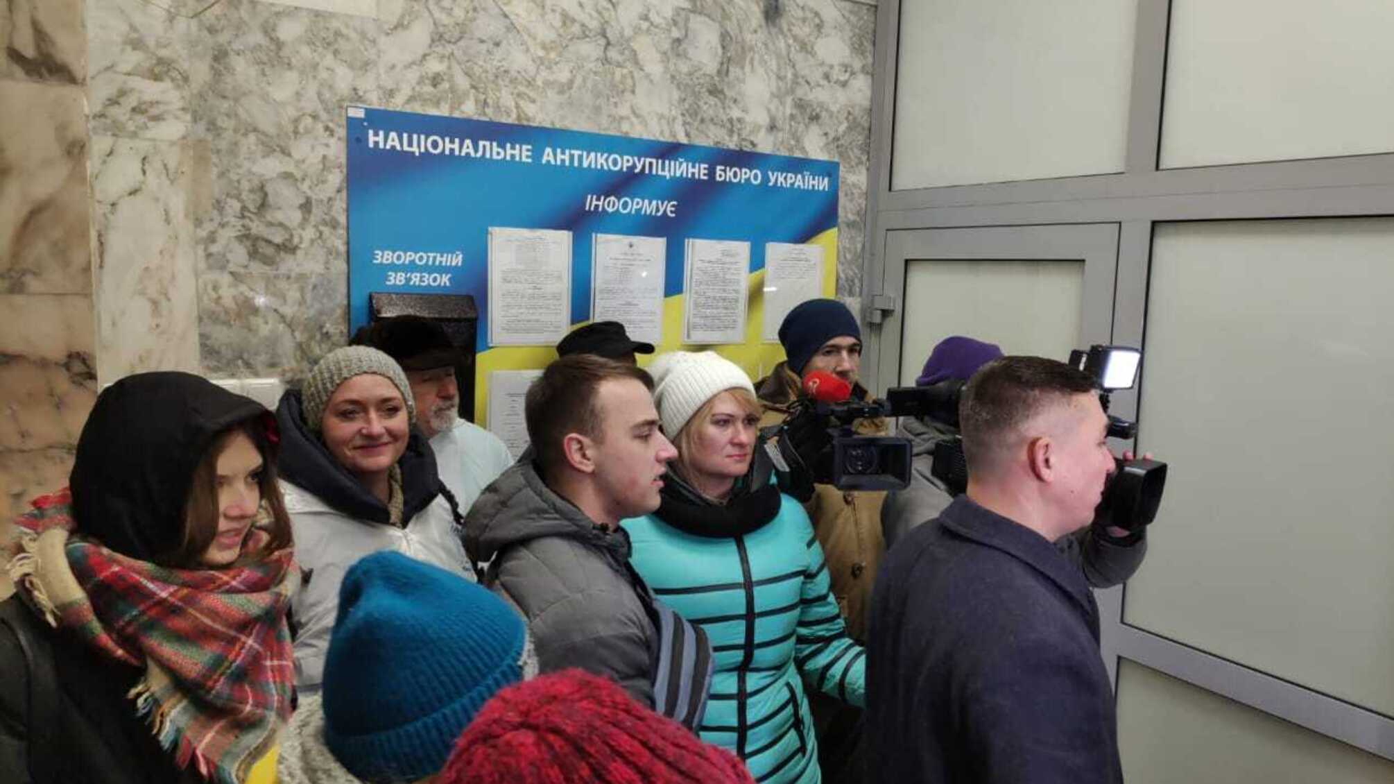 Низку столичних депутатів підозрюють у рейдерстві та корупції – інвестори «Патріотики на озерах» звернулись до НАБУ
