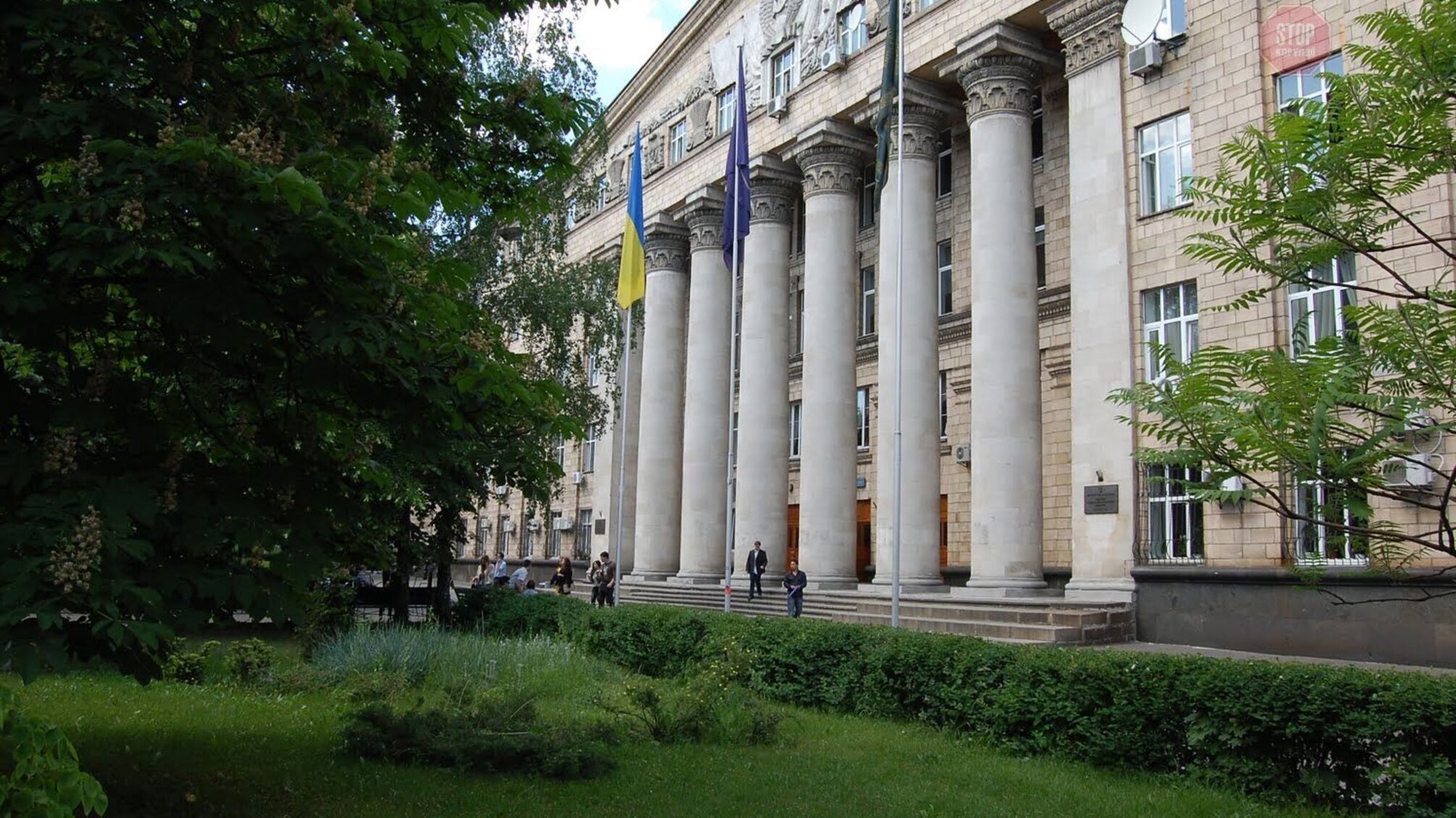Сепаратистка чи викладачка? У КНЕУ розгорівся скандал через мовне питання