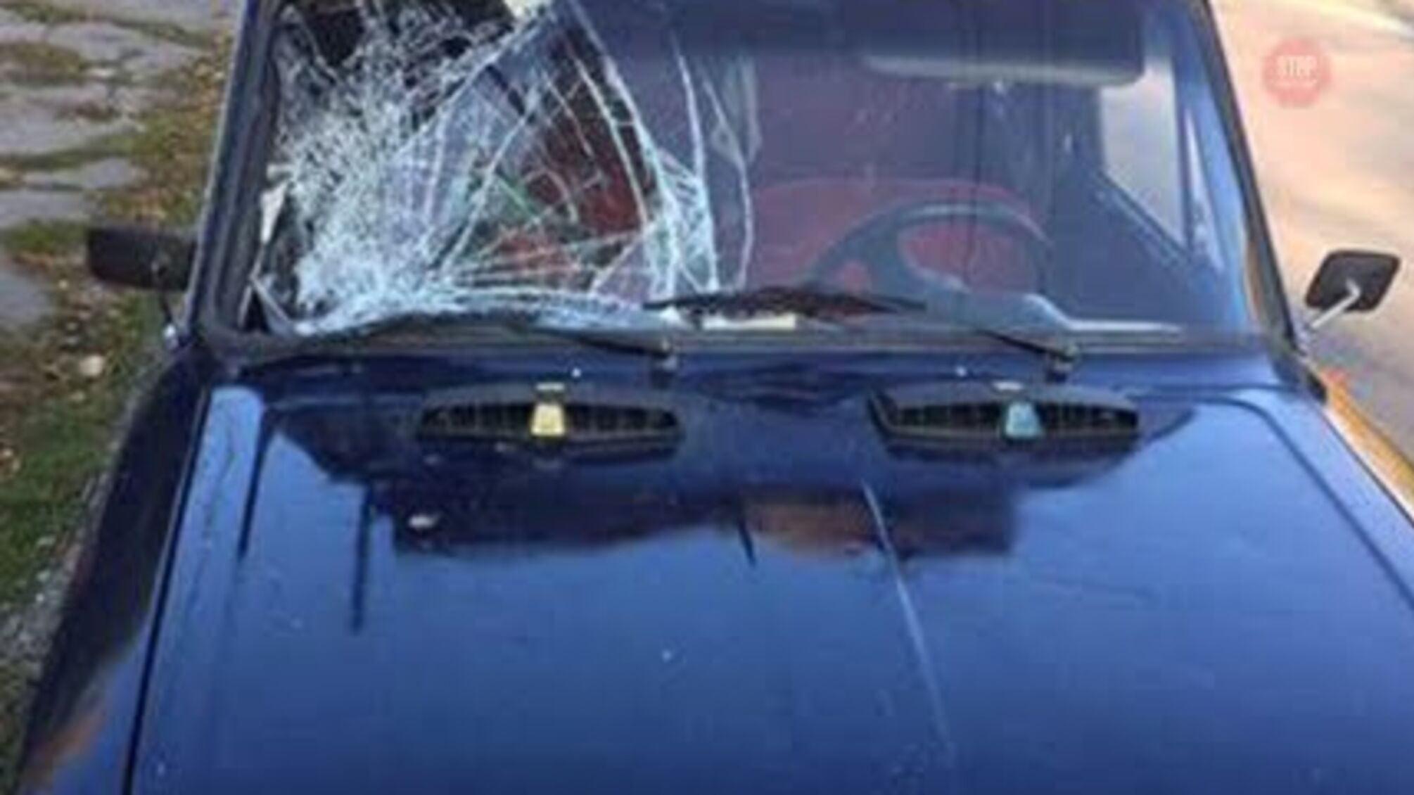 Потрапив під колеса: на Дніпропетровщині пенсіонерка на пішохідному переході збила 18-річного хлопця (фото)