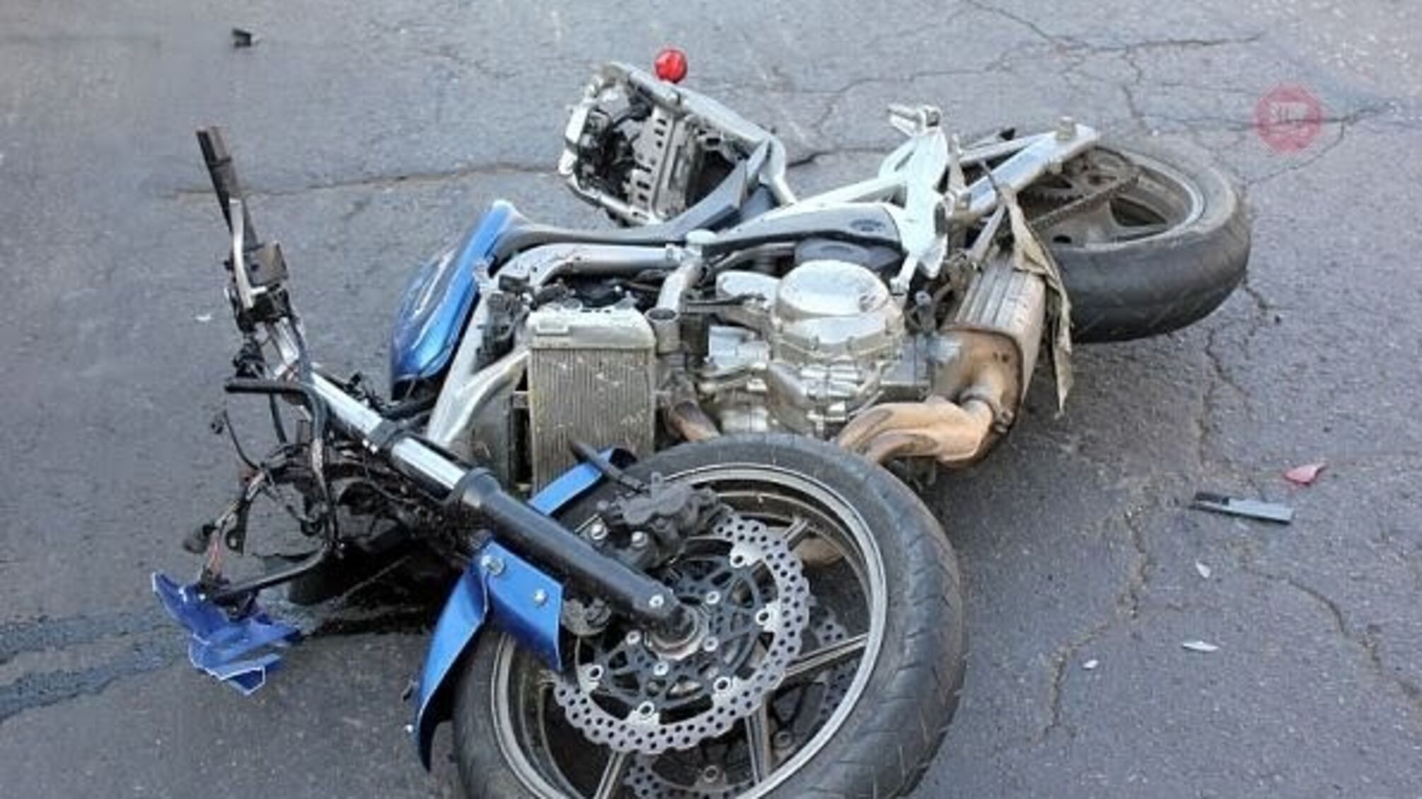 Без водійських прав та нетверезий: на Львівщині неповнолітній водій травмував двох людей