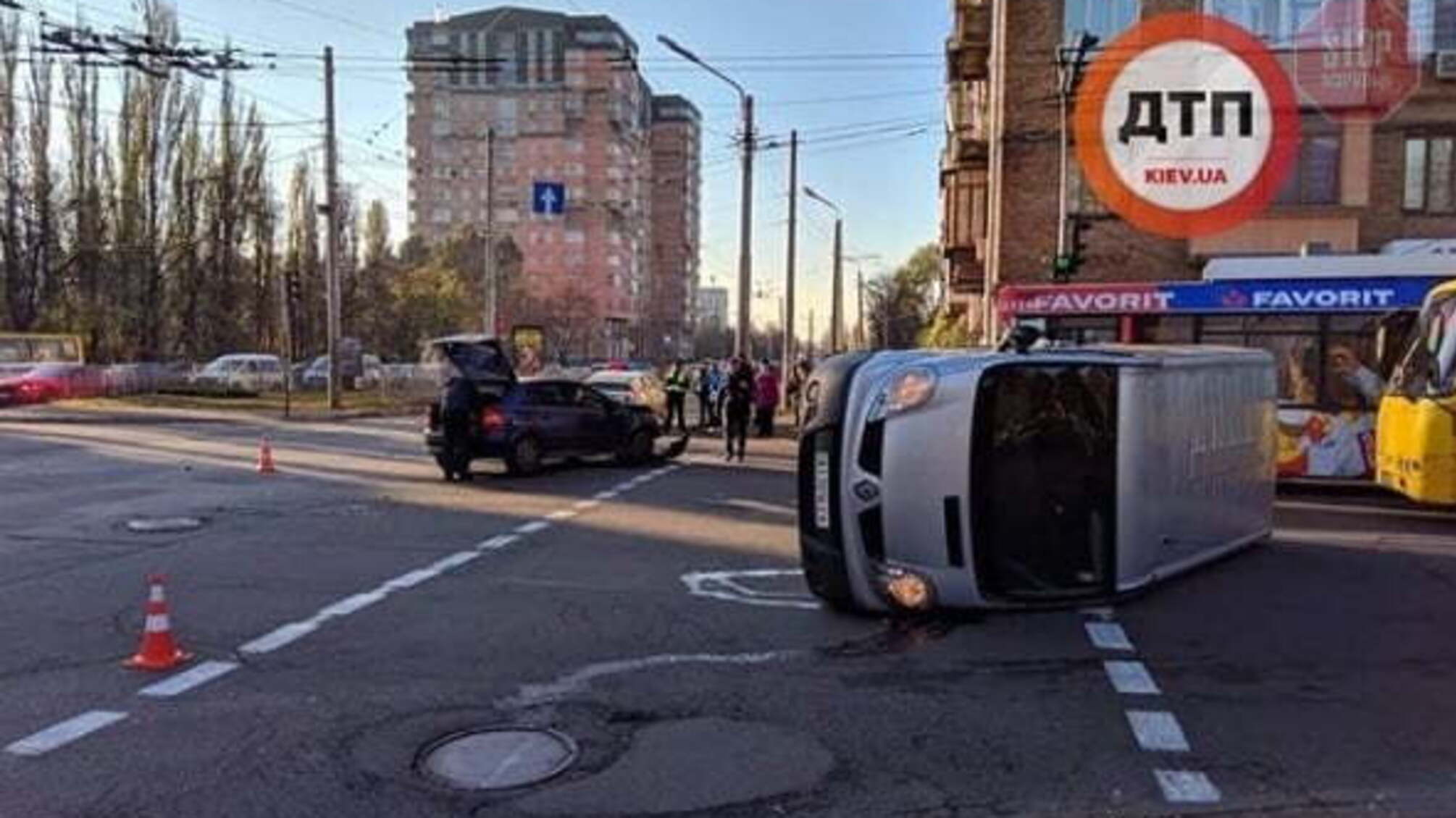 Рух тролейбусів на Севастопольській площі заблоковано через ДТП