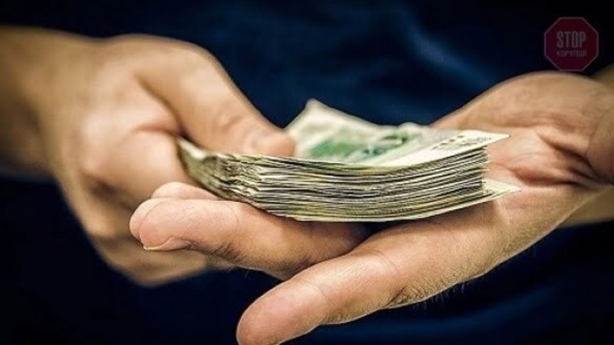 Хабар у 30 тисяч доларів: затримано чиновника Фонду держмайна (фото)