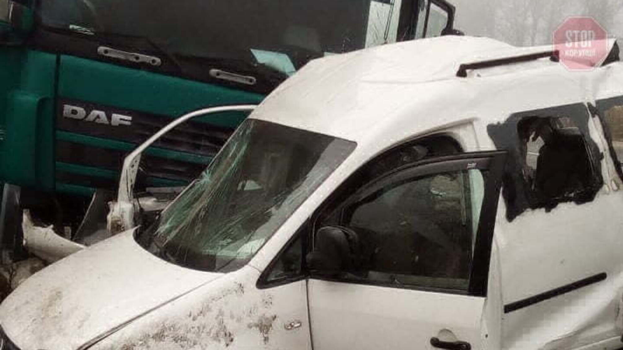 У моторошній ДТП на Хмельниччині загинули батьки й дитина (фото)