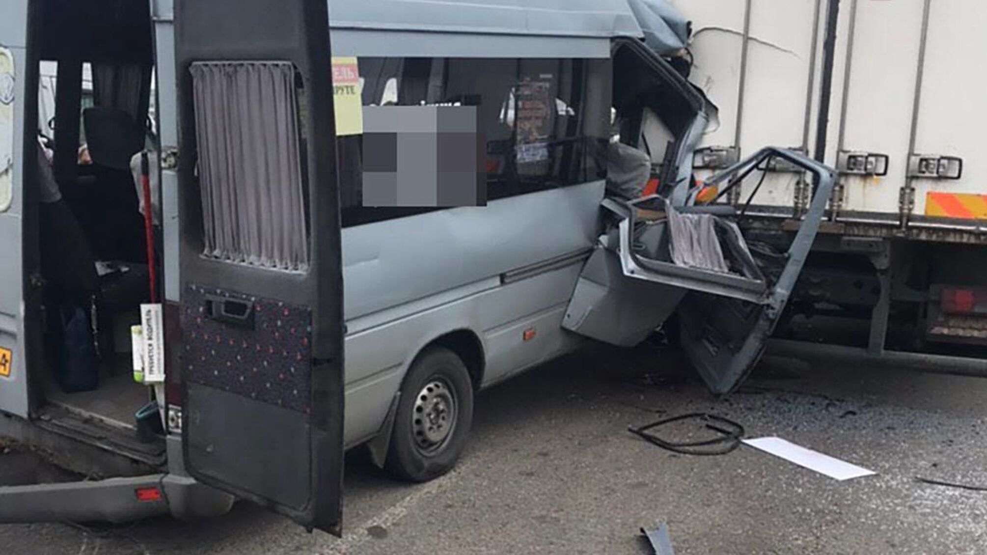 Загинула жінка, ще 11 осіб постраждало: у Запоріжжі сталася ДТП (фото)