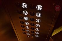 Зайшла до ліфта та позбулася телефона: у Сумах пограбували пенсіонерку (фото)