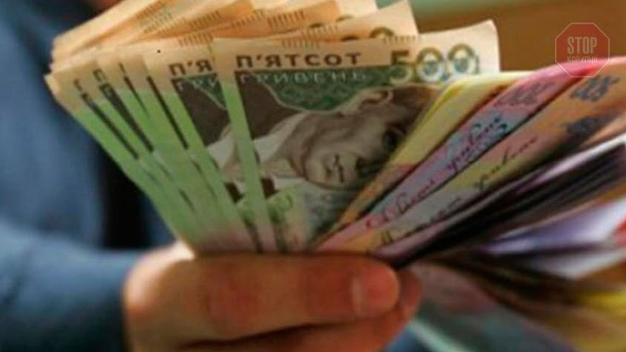 Вкрала гроші у 9-х пенсіонерів: на Дніпропетровщині судять листоношу
