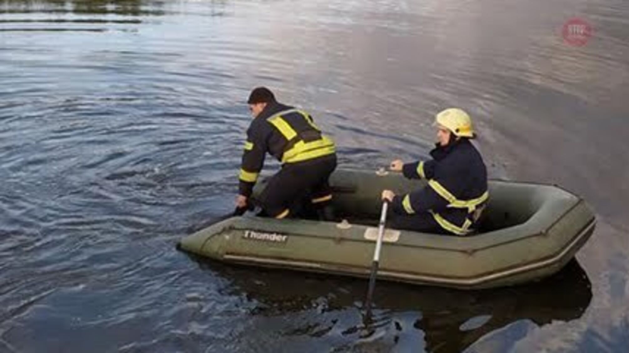 Намагалася зловити телефон і пішла під воду: на Дніпропетровщині потонула дівчинка (фото)