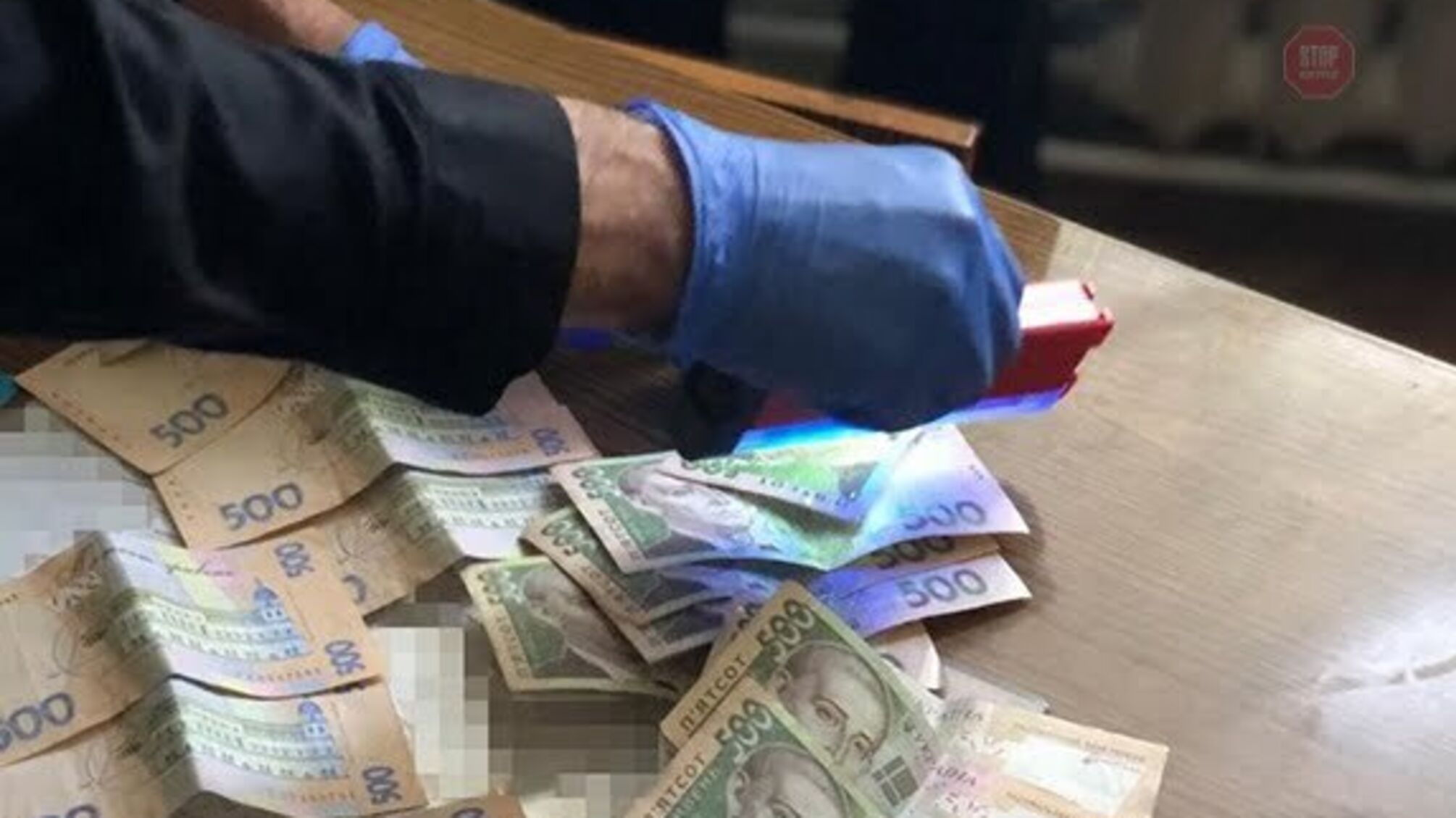 Вимагав гроші з непридатного до служби призовника: на Житомирщині затримали лікаря (фото)