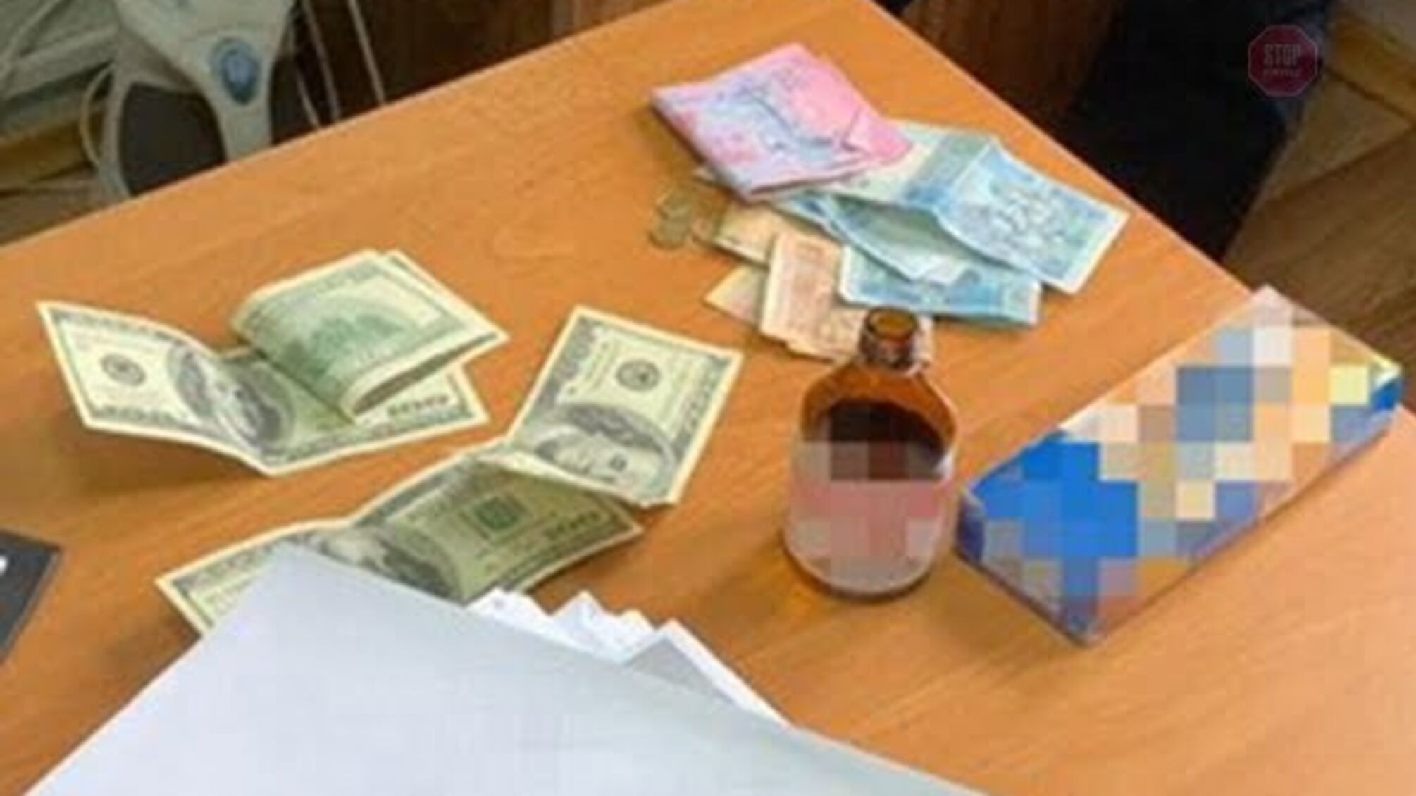 Вимагав гроші за зняття арешту з квартири: у Дніпрі затримали посадовця ДВС (фото)
