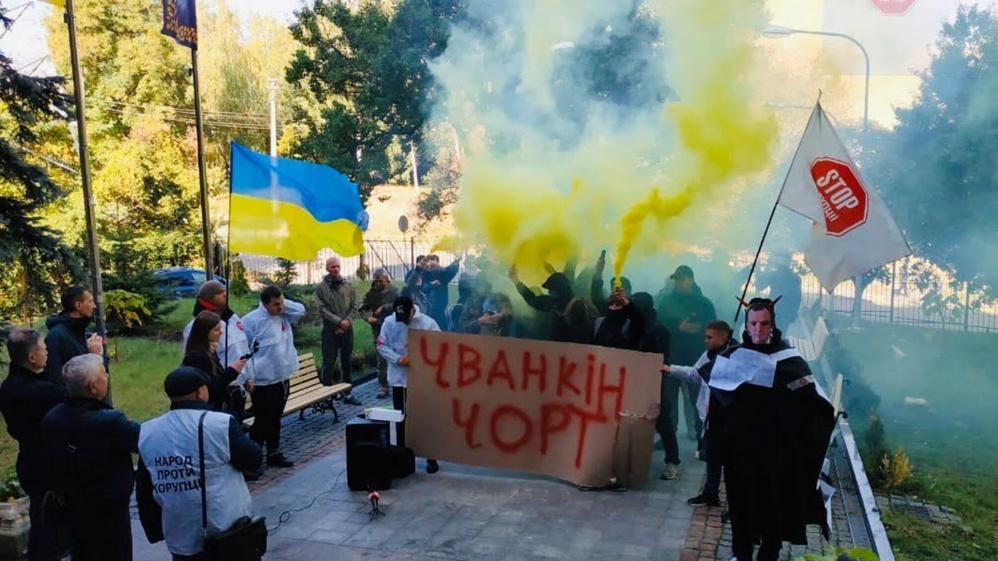 Активісти здали Андрію Богдану досьє на одеського суддю Чванкіна