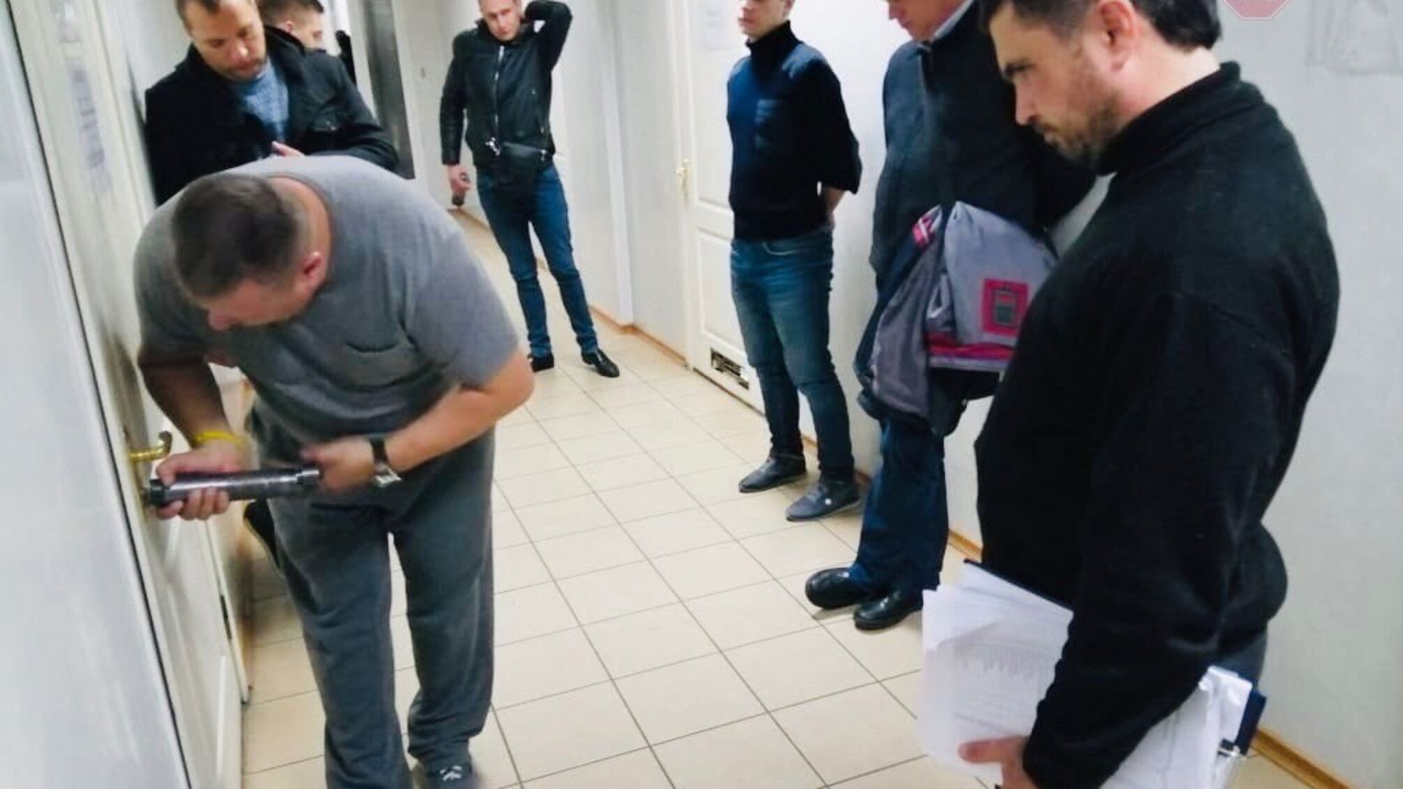 Слідчий слідчому різниться: у Харкові триває рейдерське захоплення коксового заводу (подробиці, фото)