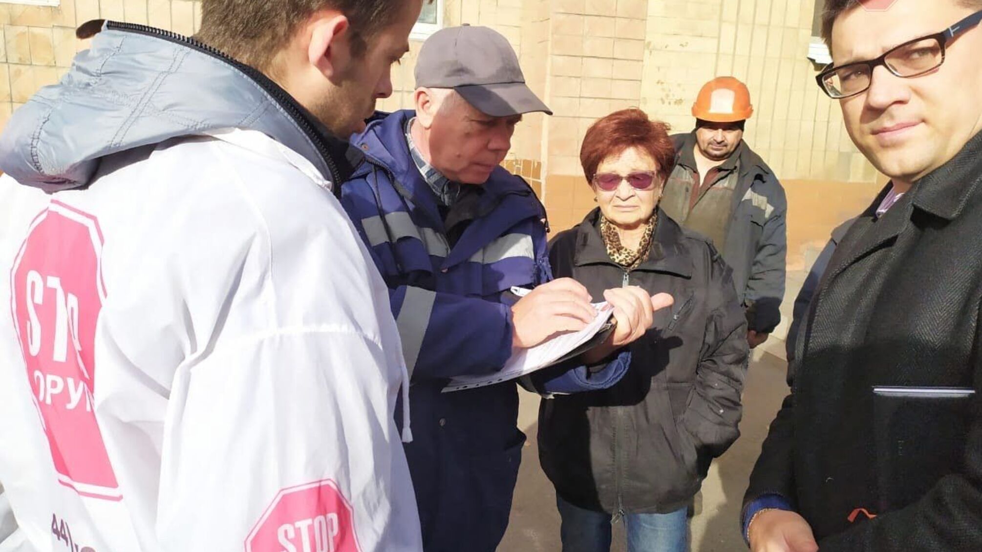 Нема за що купити дитині цукерку: працівники Харківського коксохімічного заводу вже пів року виживають без зарплат