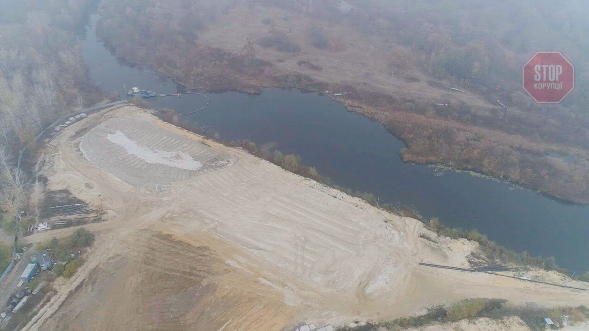 У Києві піщані браконьєри розоряють Голосіївський район (фото)