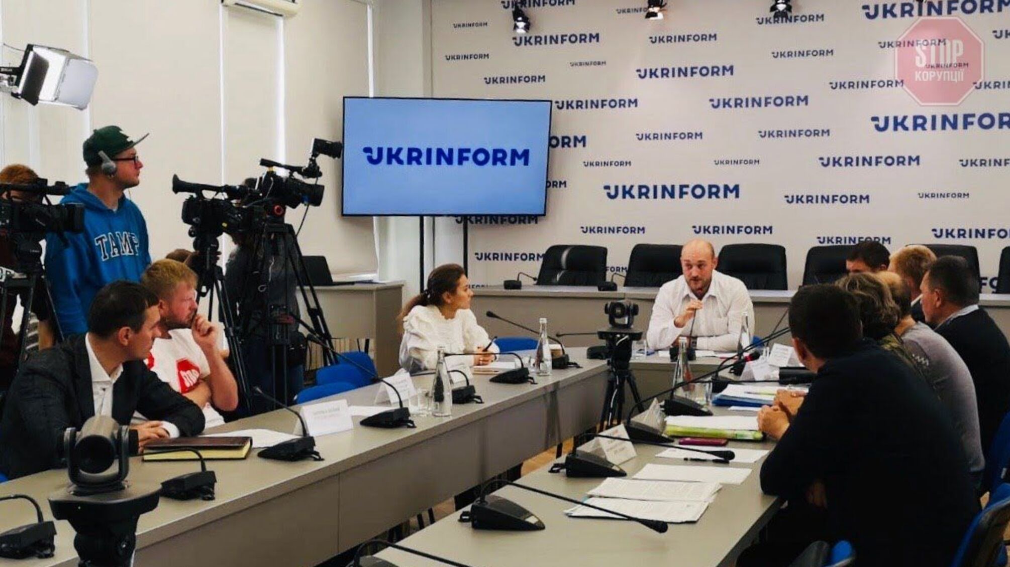 Активісти та підприємці звернулись до Зеленського через проблеми рейдерства і чорних реєстраторів (текст)