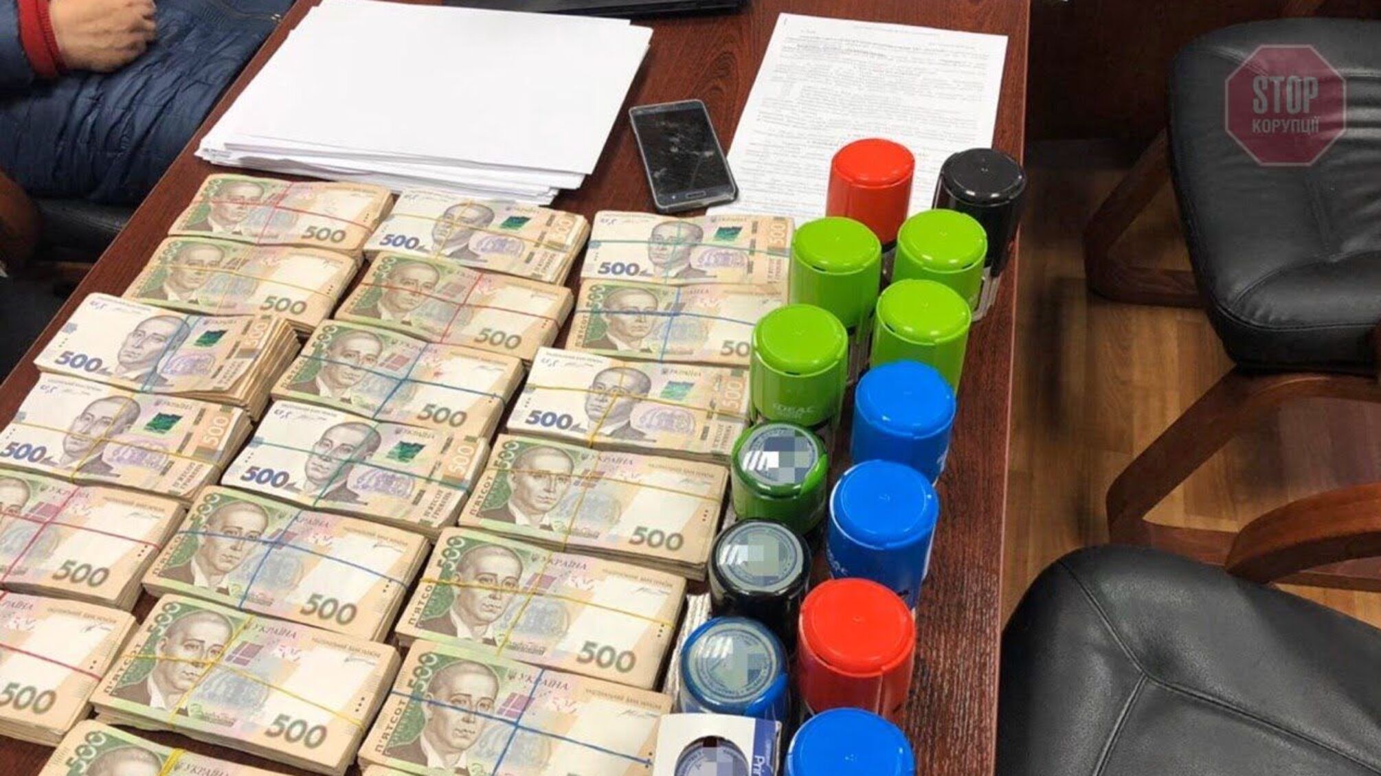 У столиці 'накрили' конвертаційний центр з оборотом у 1,2 млрд, який співпрацював з держпідприємствами (фото)