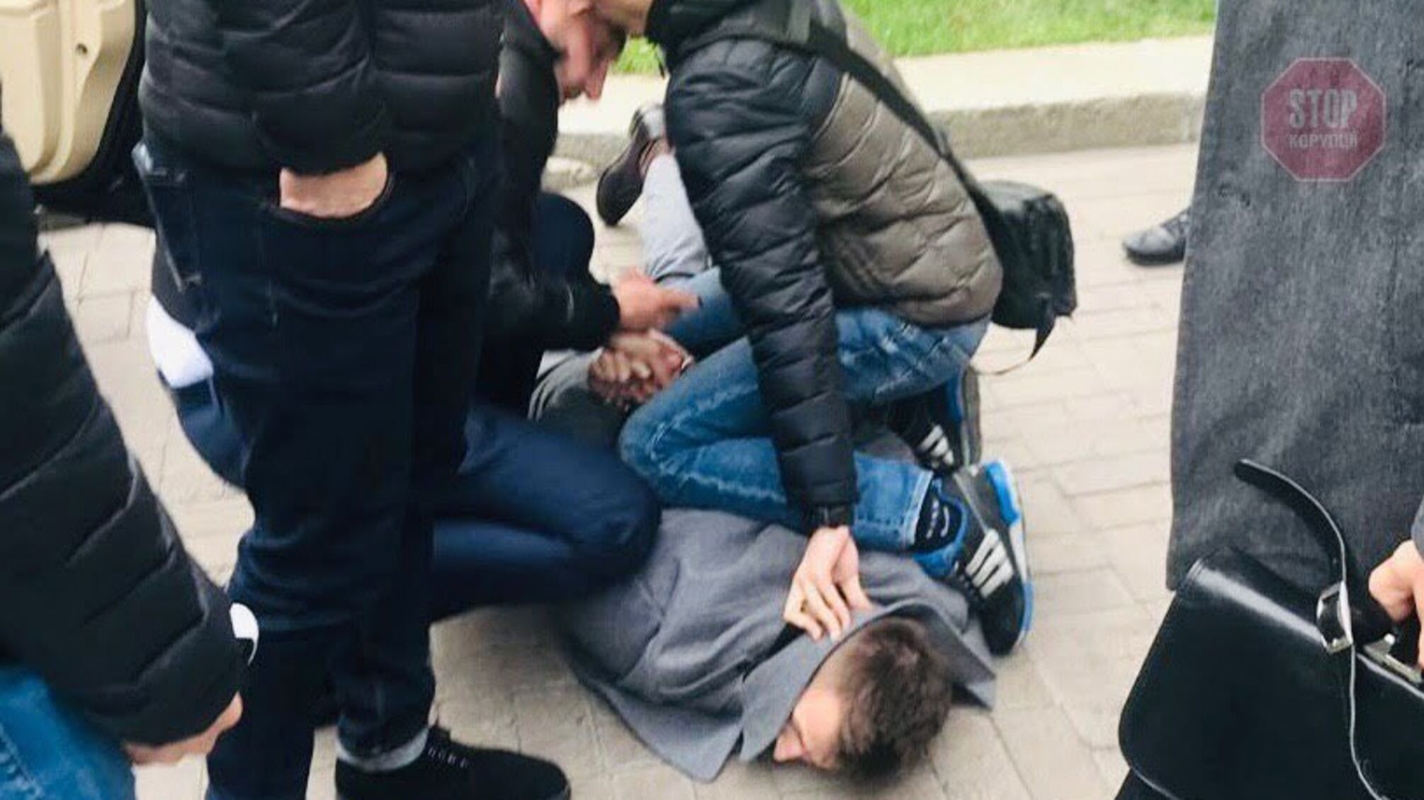 Хабар у 50 тисяч доларів під НБУ – стало відомо, кому несли гроші (оновлюється)